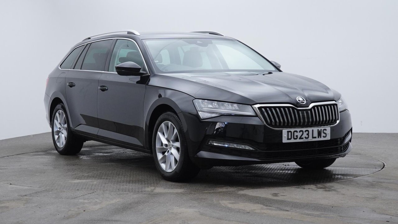 Main listing image - Skoda Superb Estate