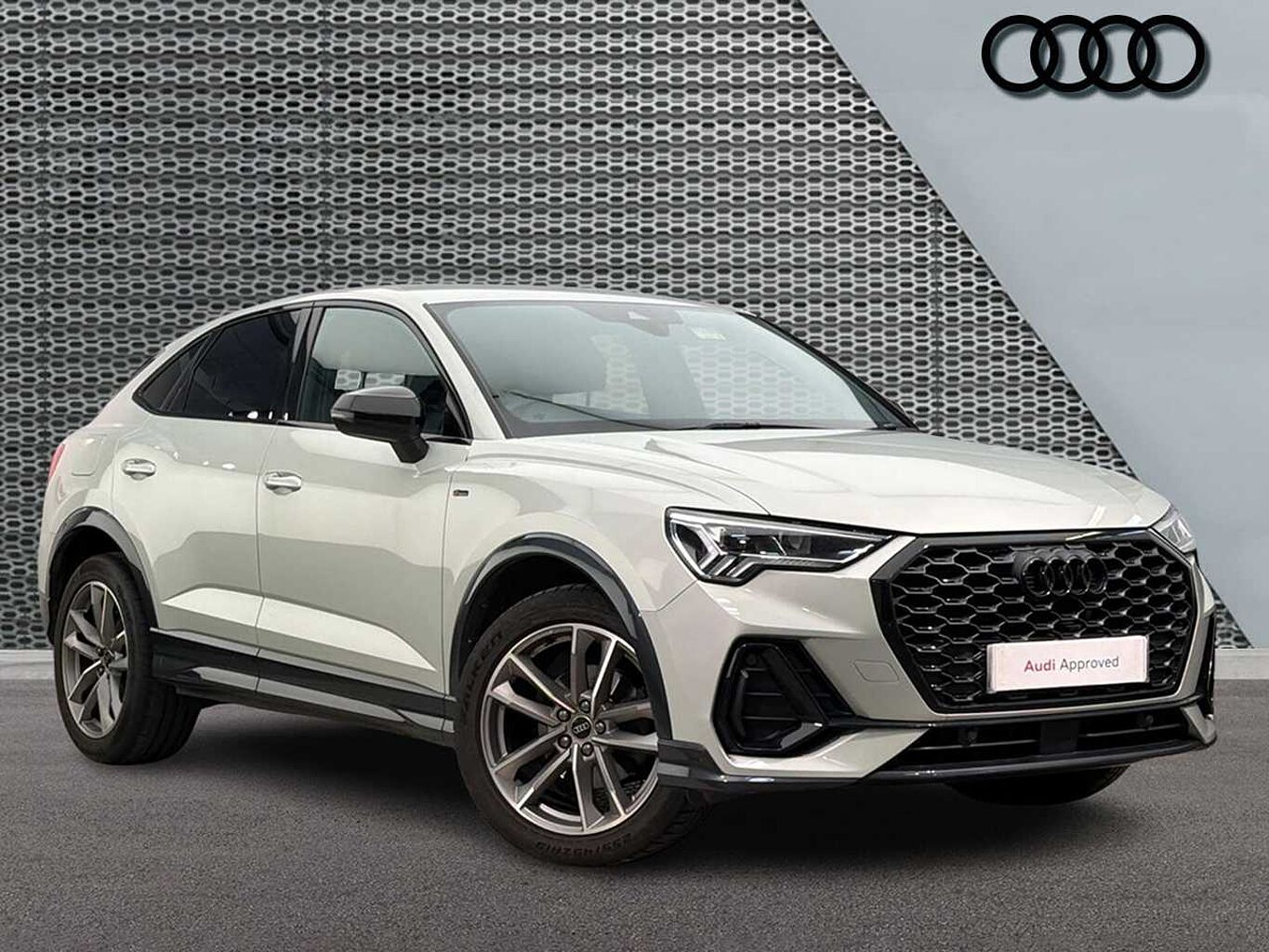 Main listing image - Audi Q3