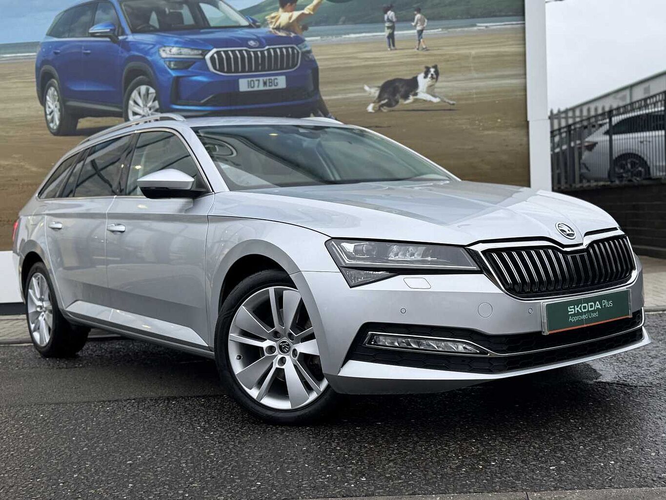 Main listing image - Skoda Superb Estate