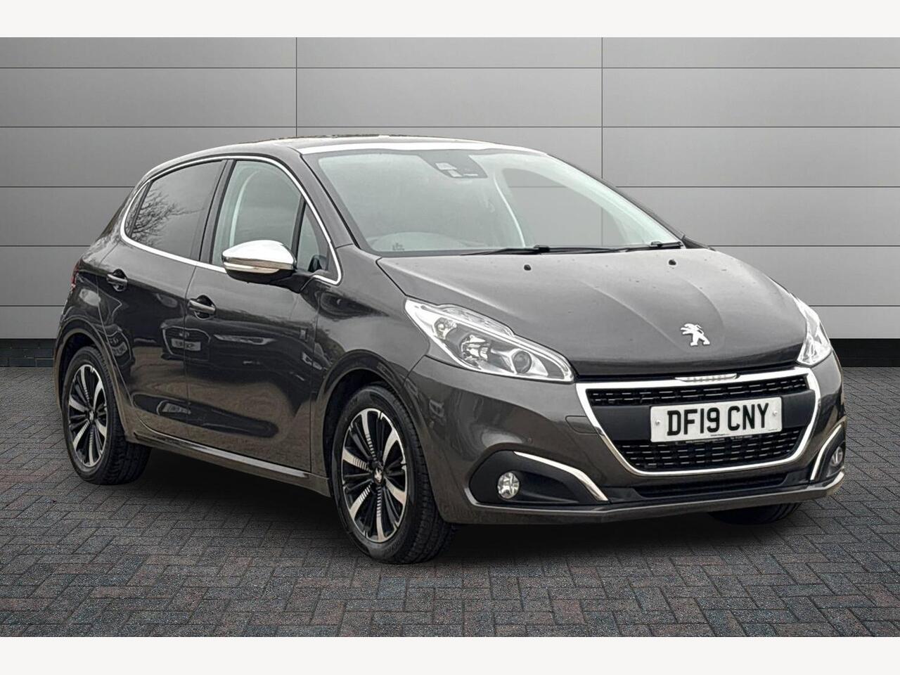 Main listing image - Peugeot 208