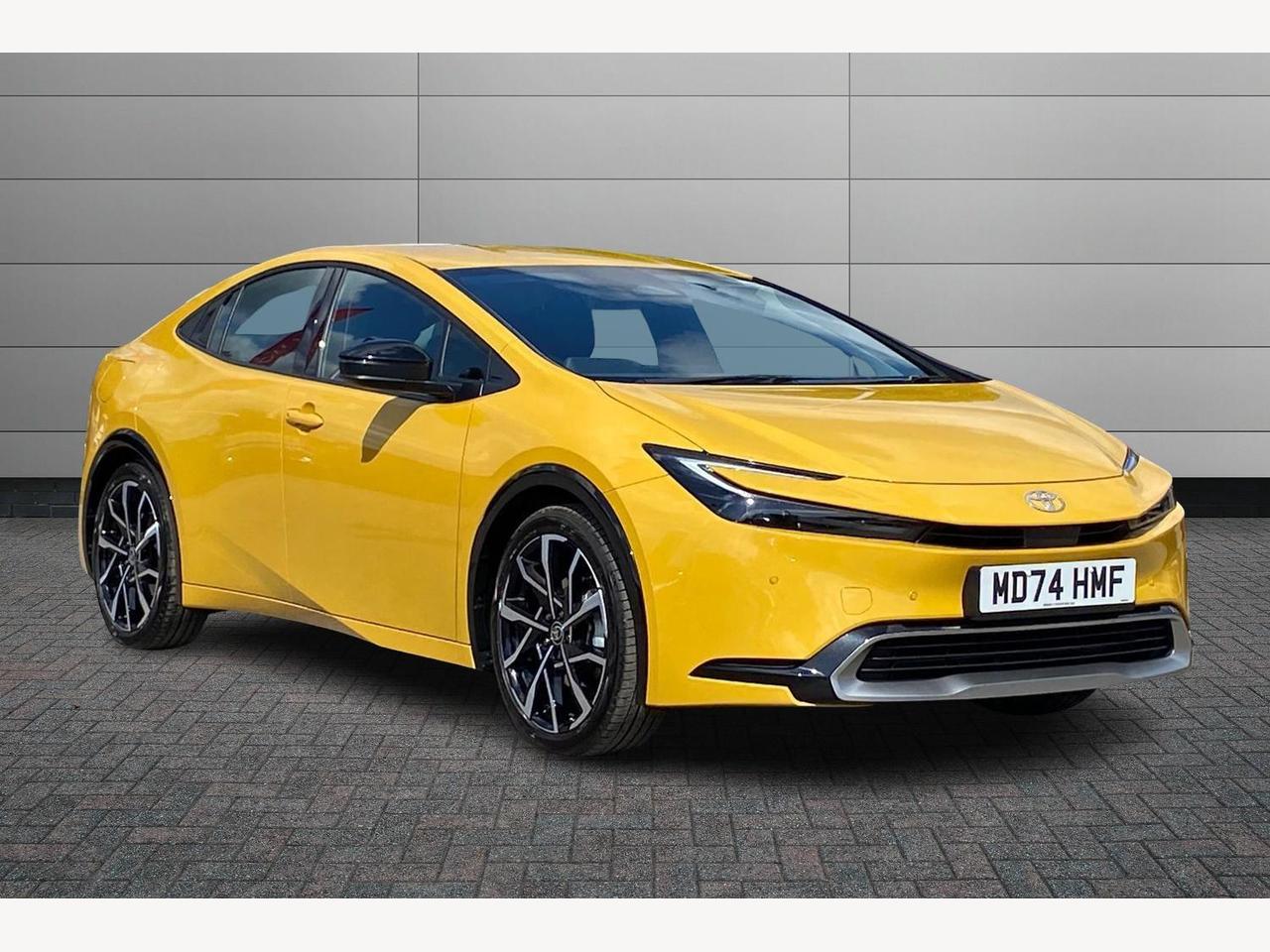 Main listing image - Toyota Prius Plug-In