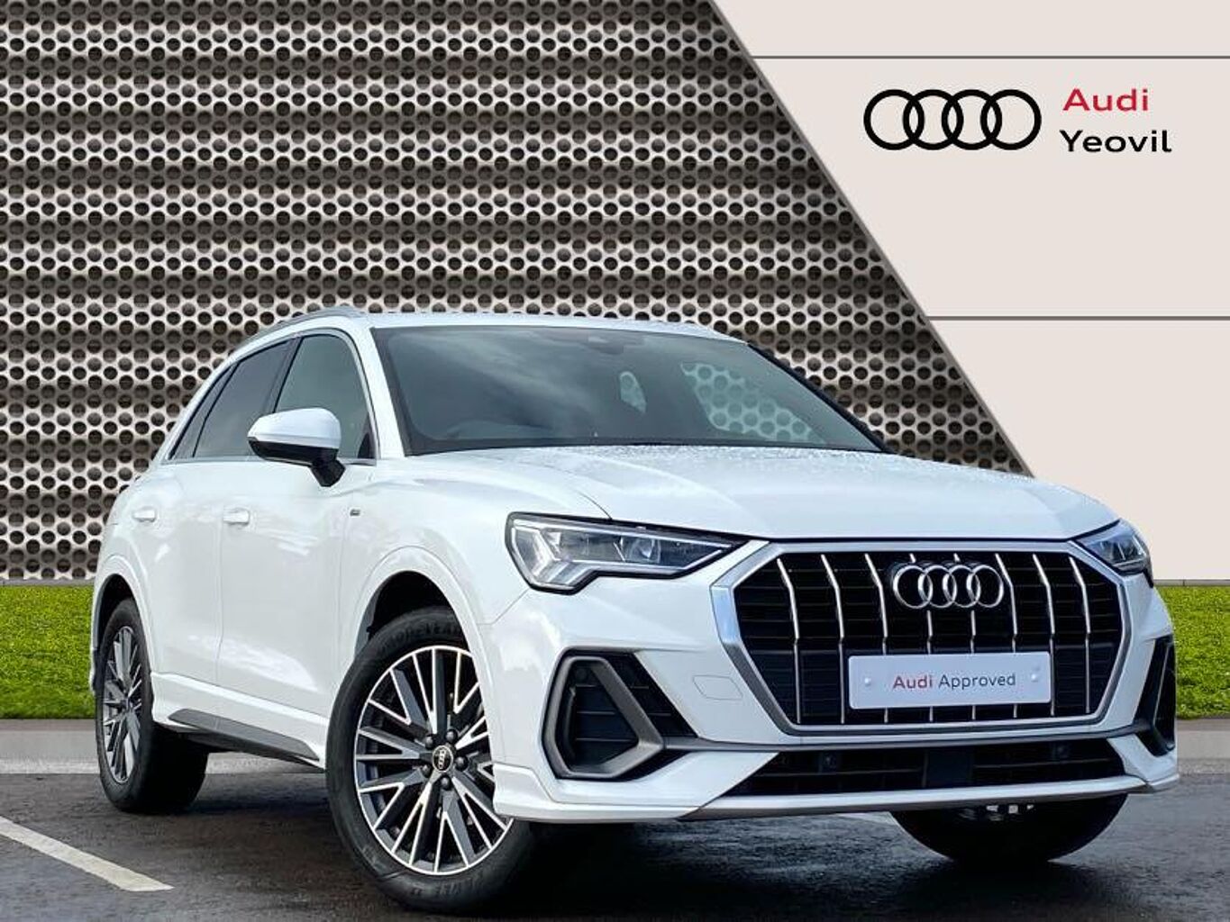 Main listing image - Audi Q3