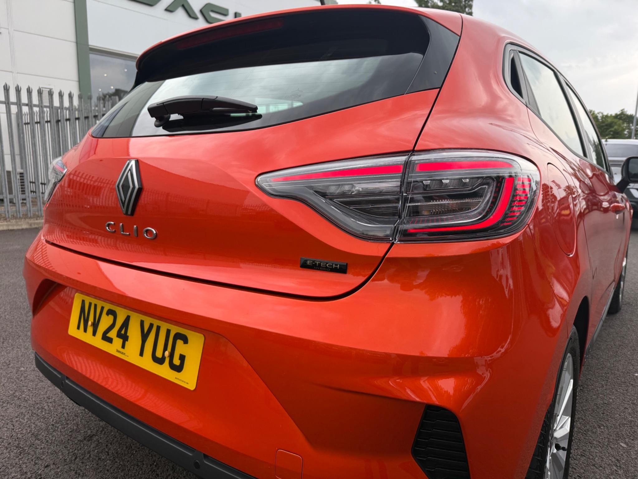 Main listing image - Renault Clio