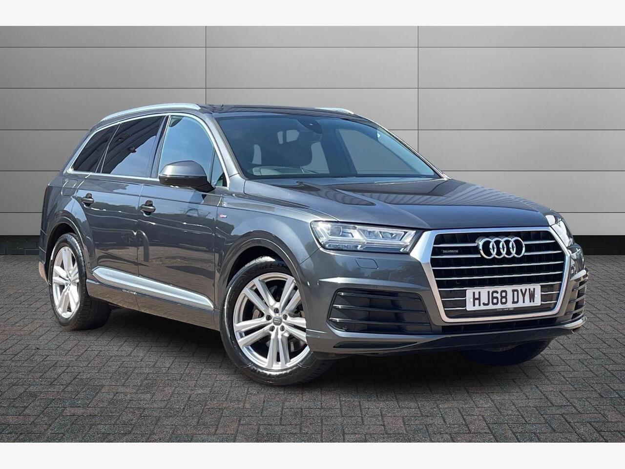 Main listing image - Audi Q7