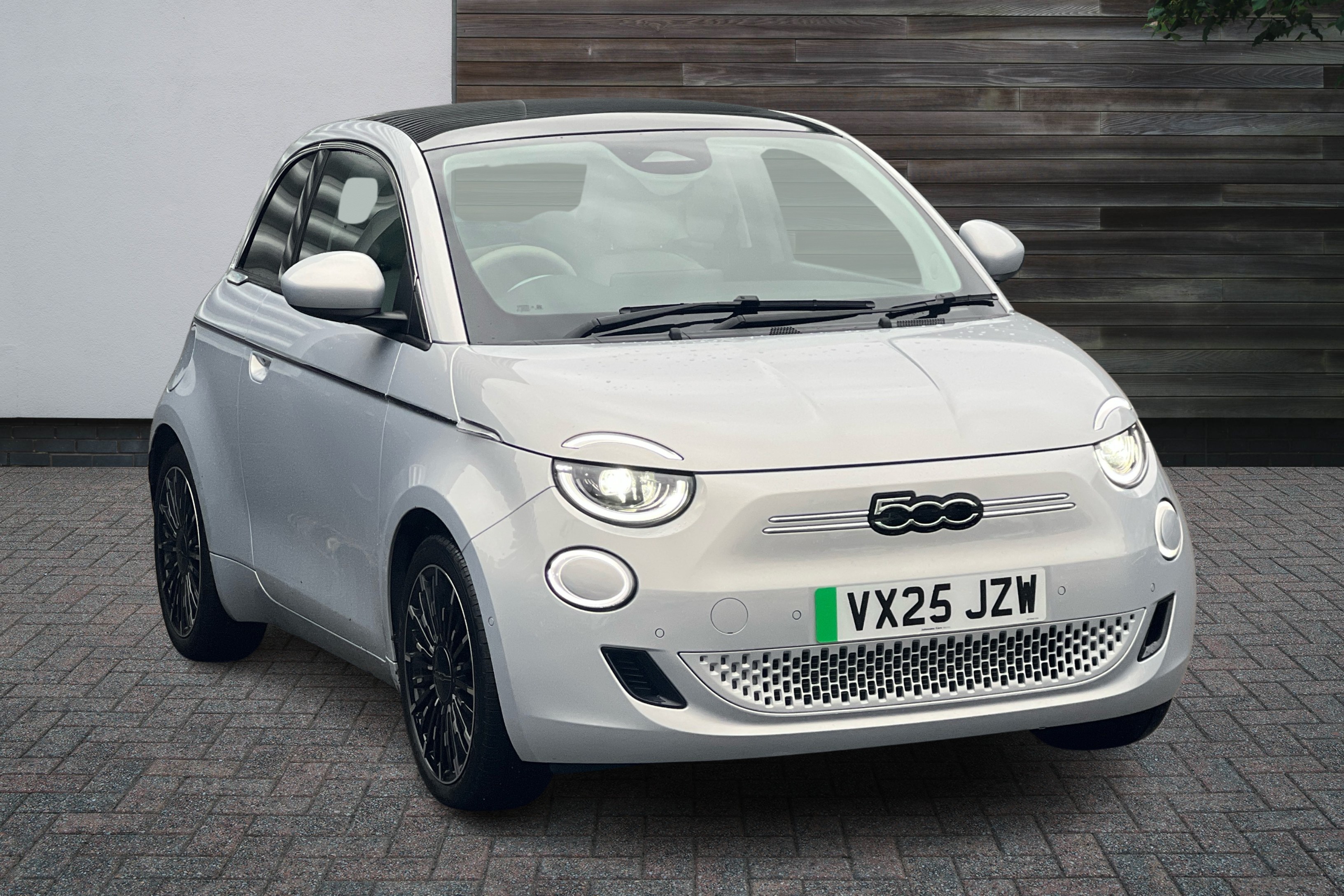 Main listing image - Fiat 500 Electric