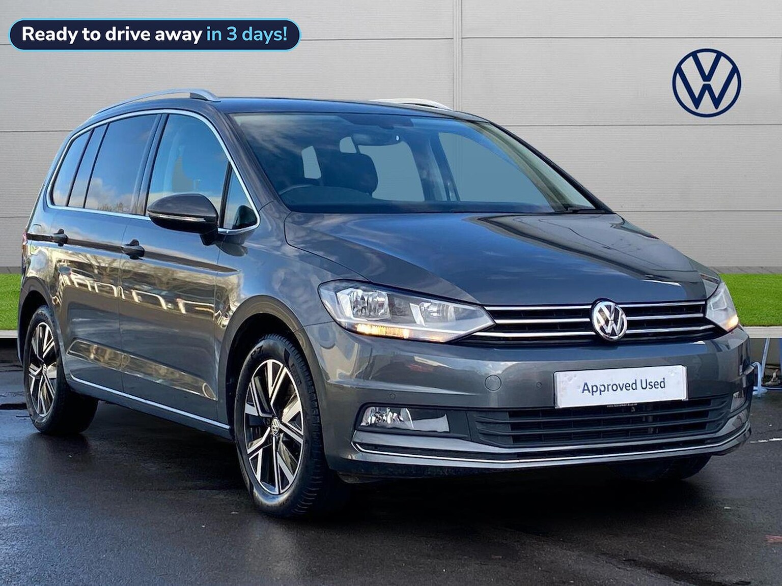 Main listing image - Volkswagen Touran