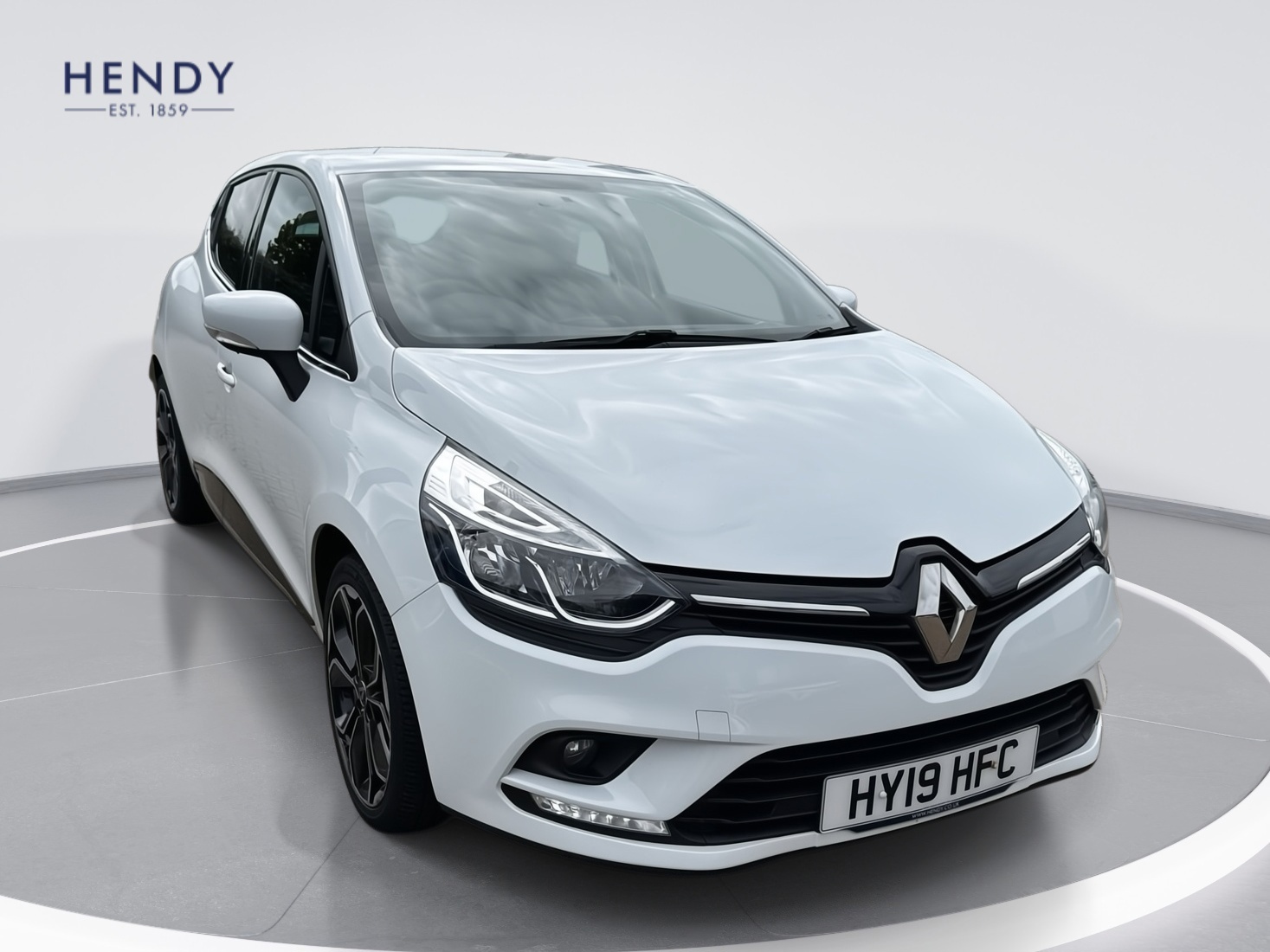 Main listing image - Renault Clio
