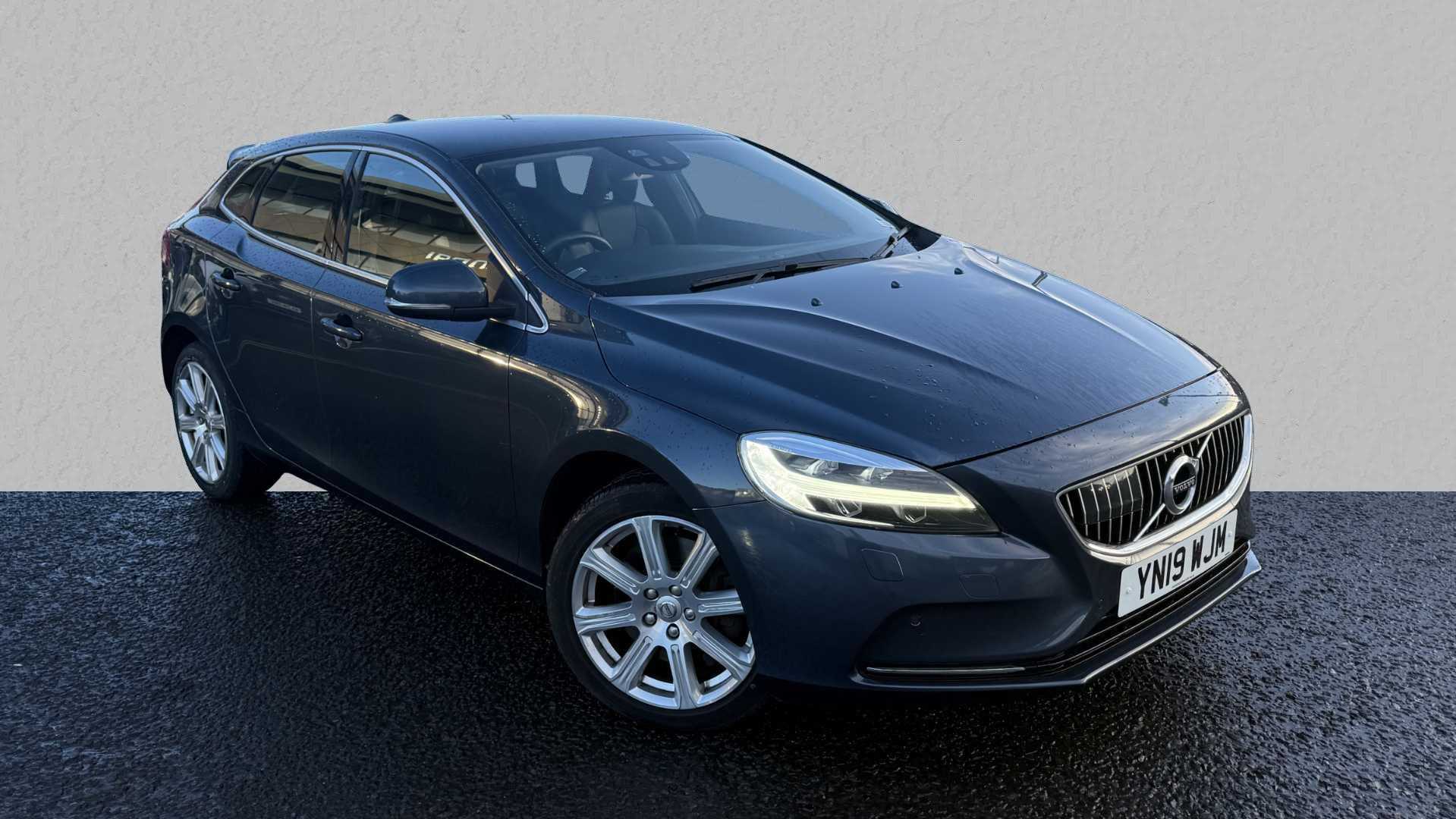 Main listing image - Volvo V40