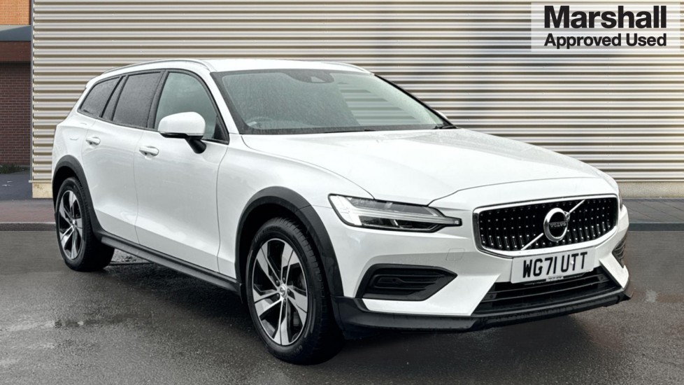 Main listing image - Volvo V60 Cross Country