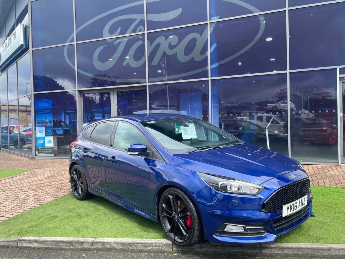 Main listing image - Ford Focus