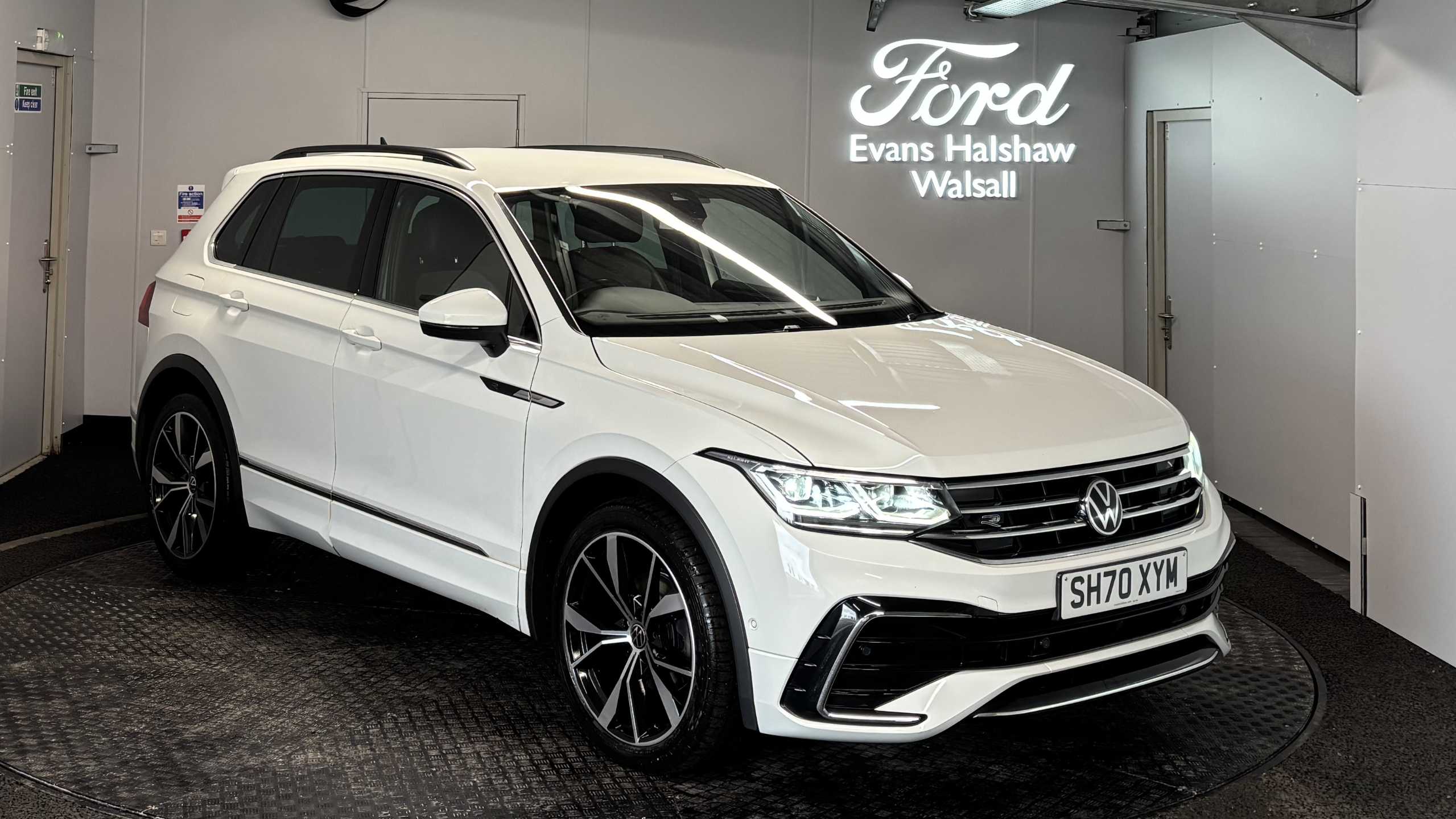 Main listing image - Volkswagen Tiguan