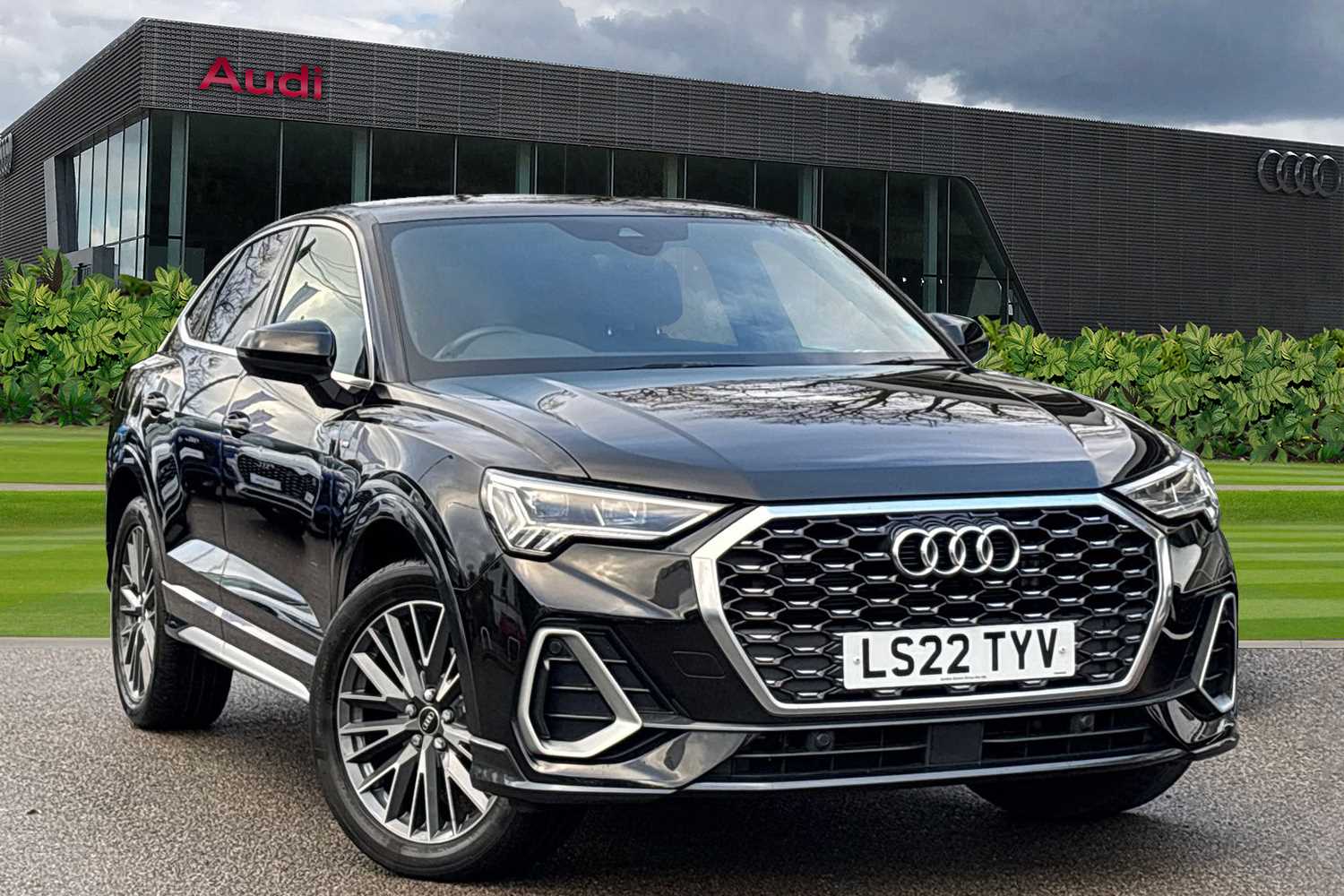 Main listing image - Audi Q3