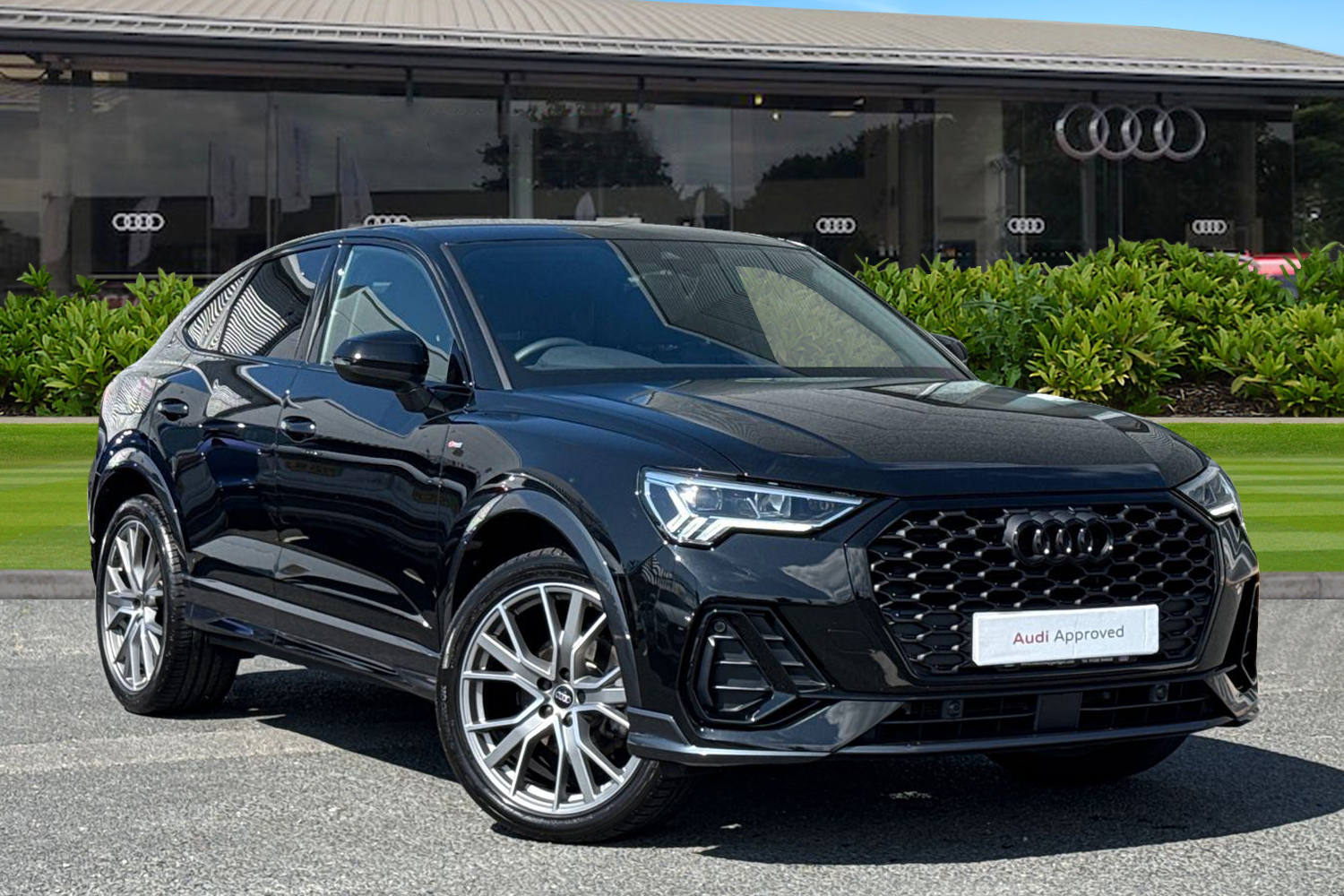Main listing image - Audi Q3