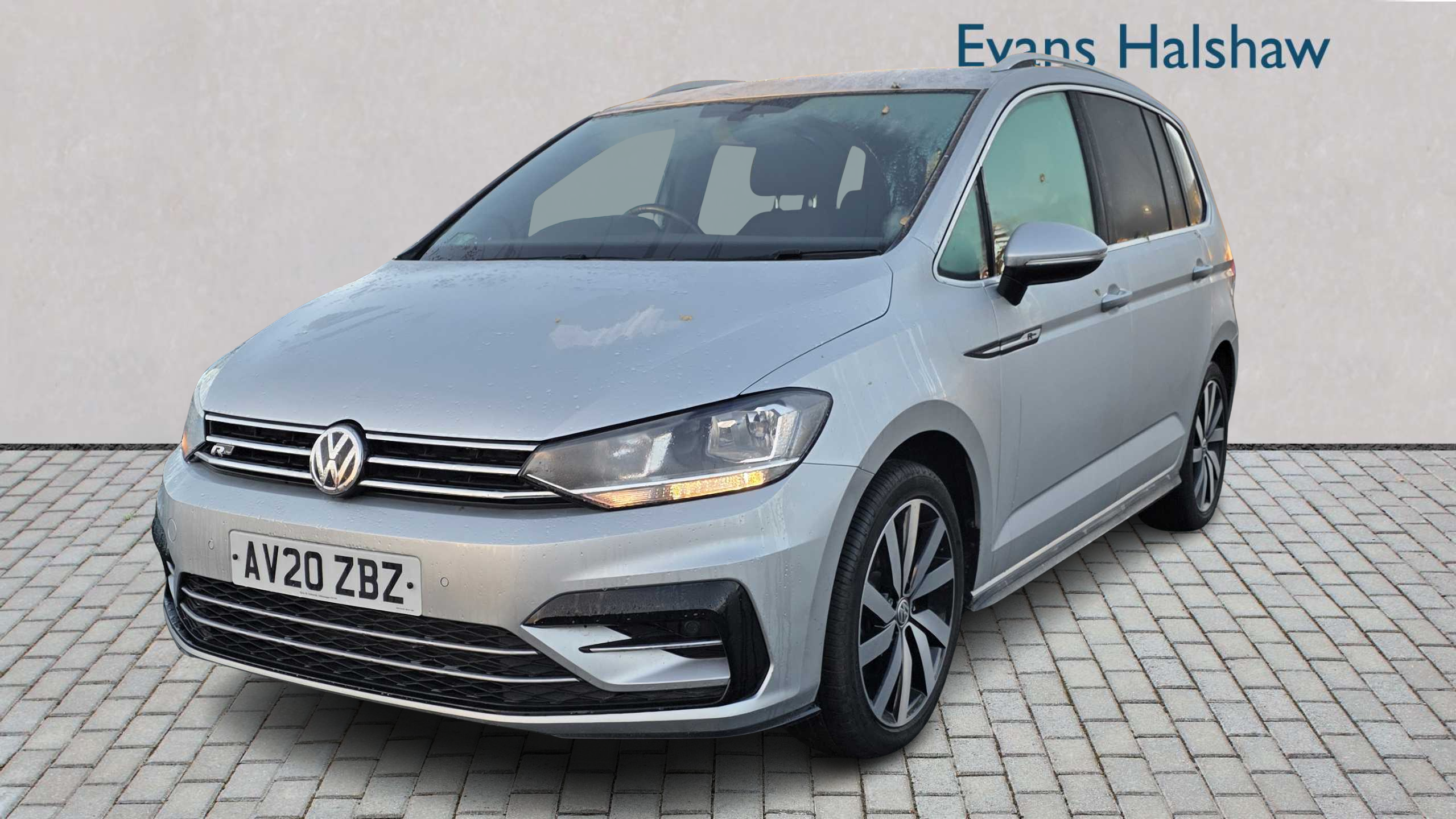 Main listing image - Volkswagen Touran