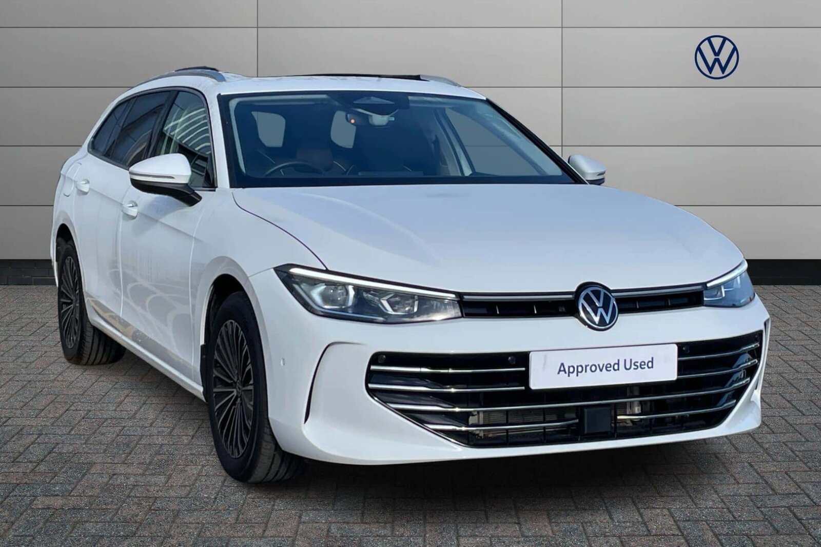 Main listing image - Volkswagen Passat