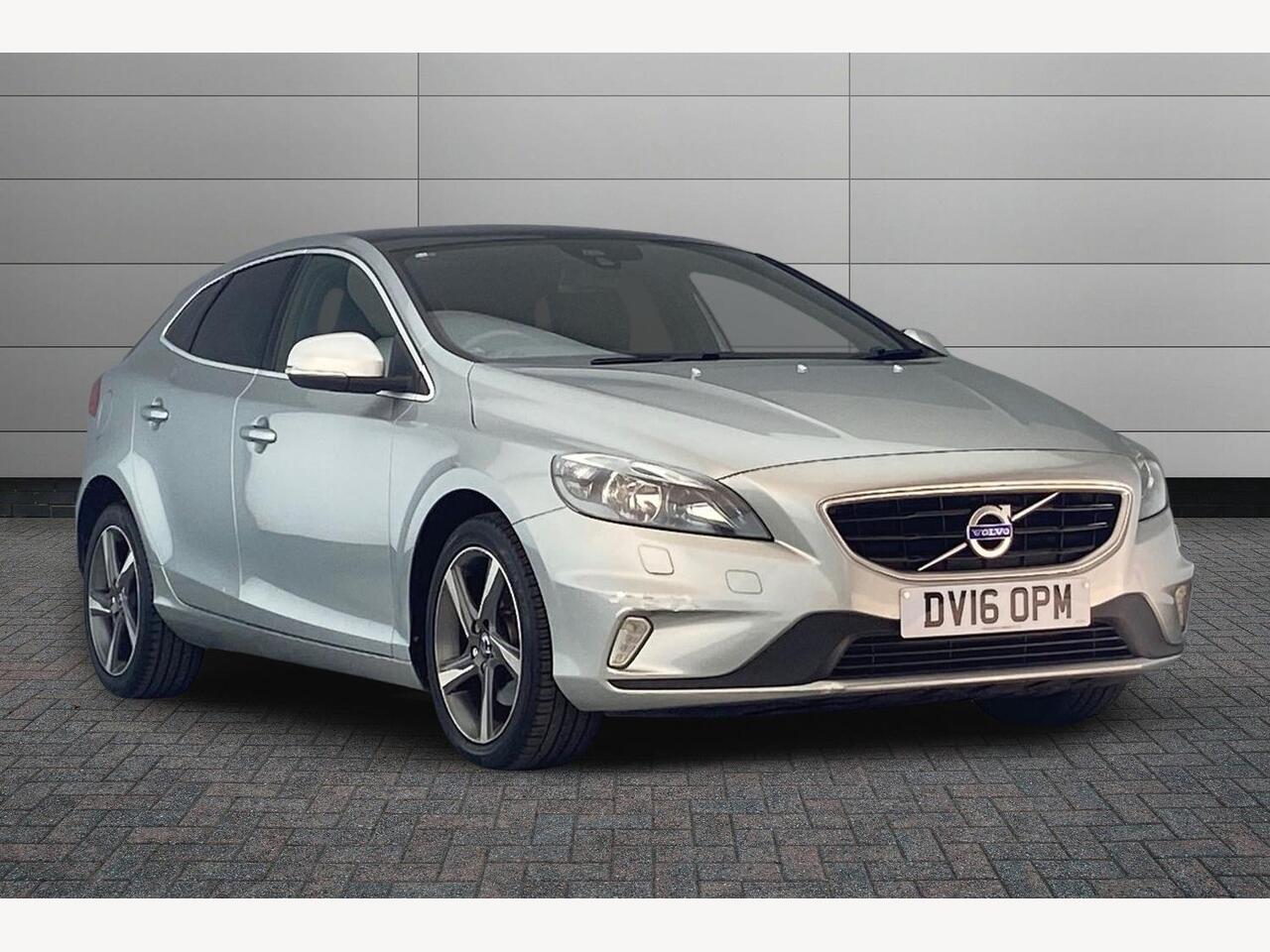 Main listing image - Volvo V40