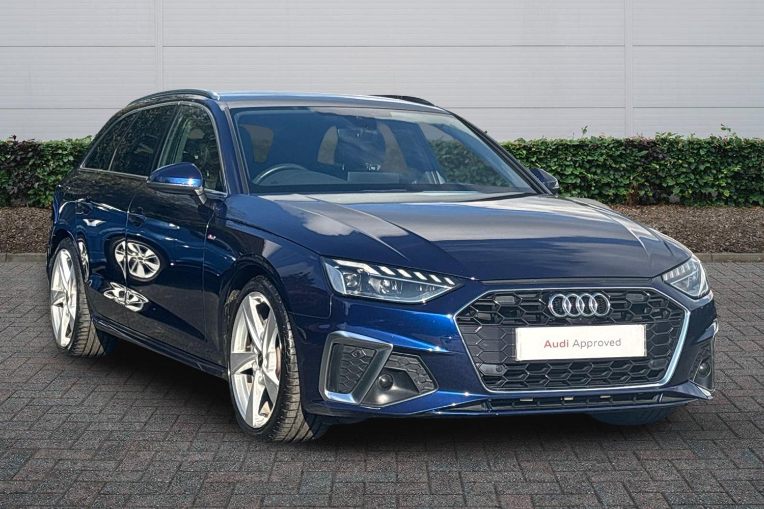 Main listing image - Audi A4