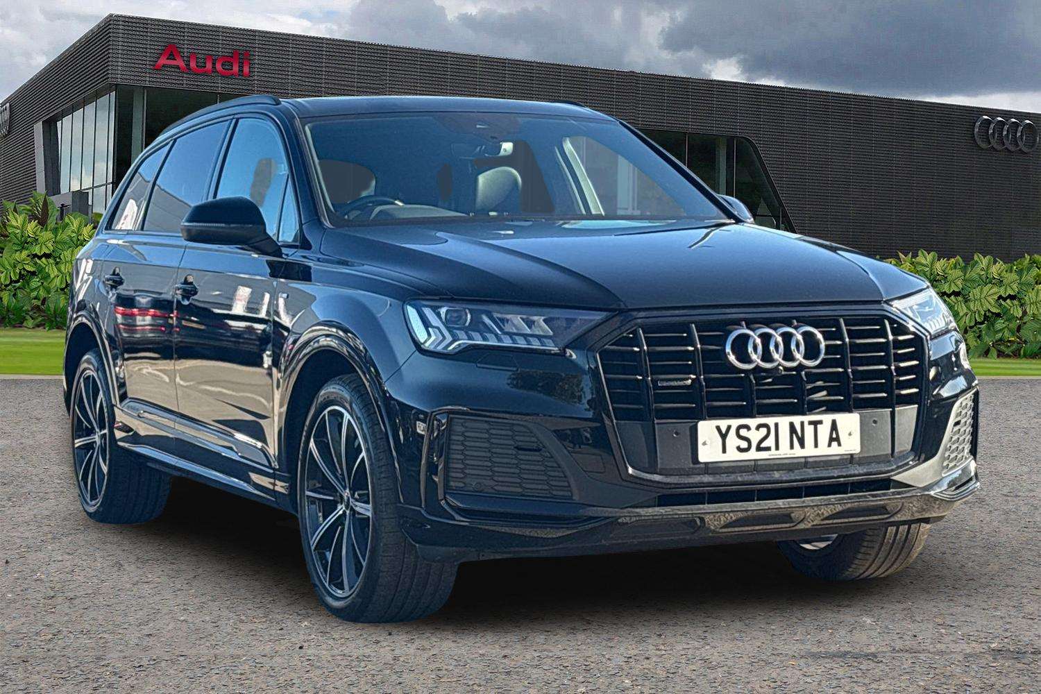 Main listing image - Audi Q7