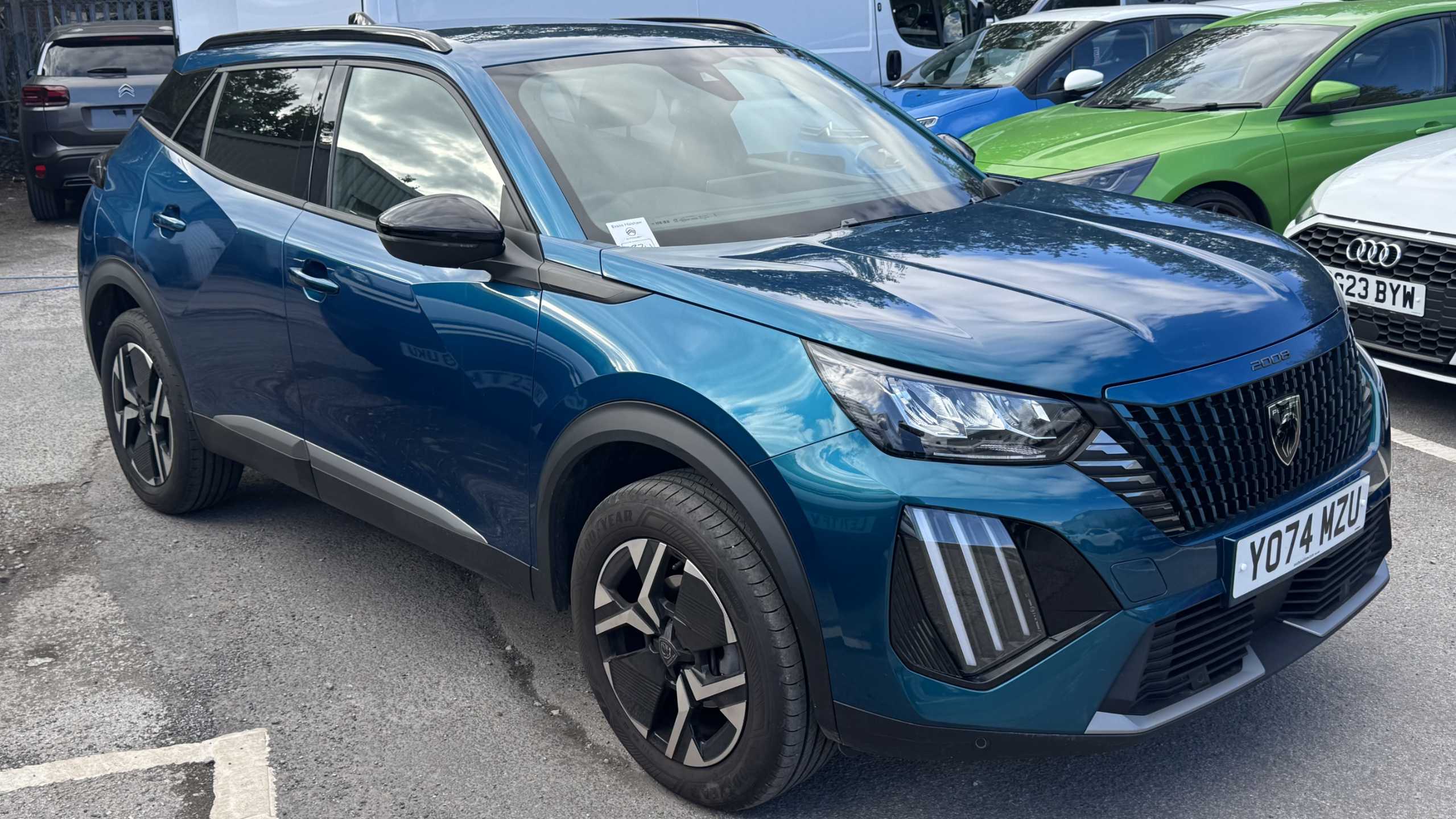 Main listing image - Peugeot 2008