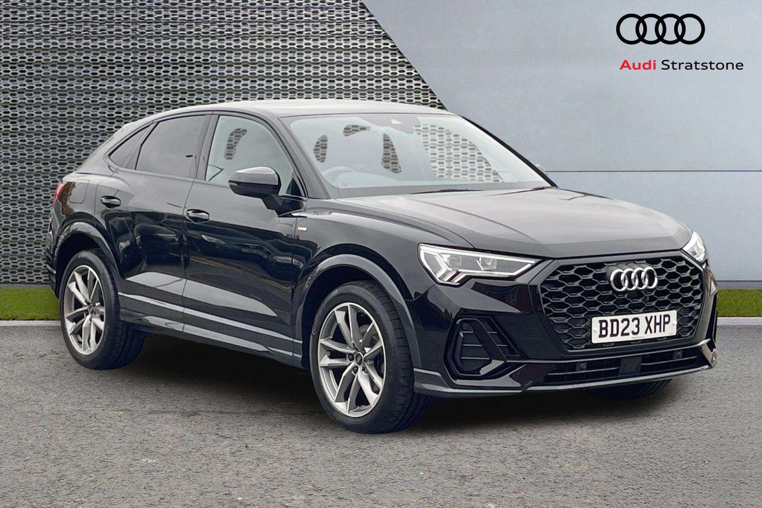 Main listing image - Audi Q3