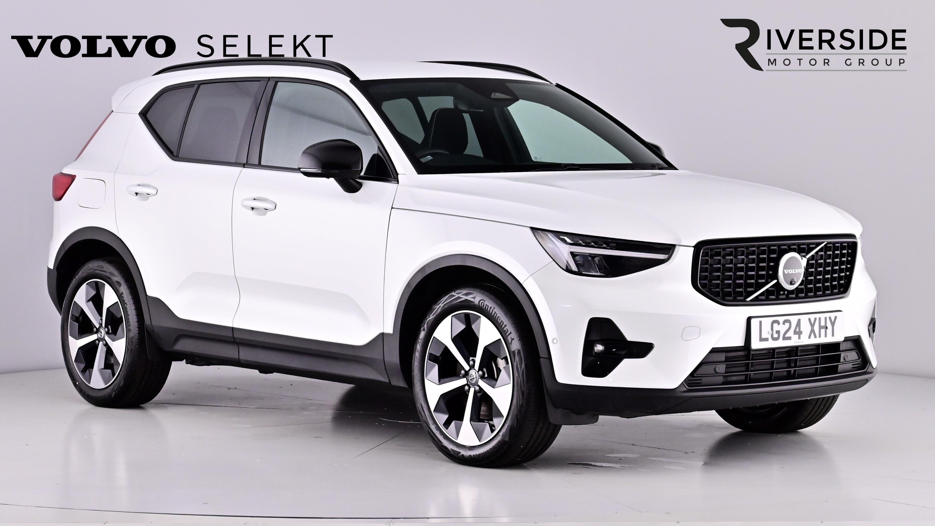 Main listing image - Volvo XC40