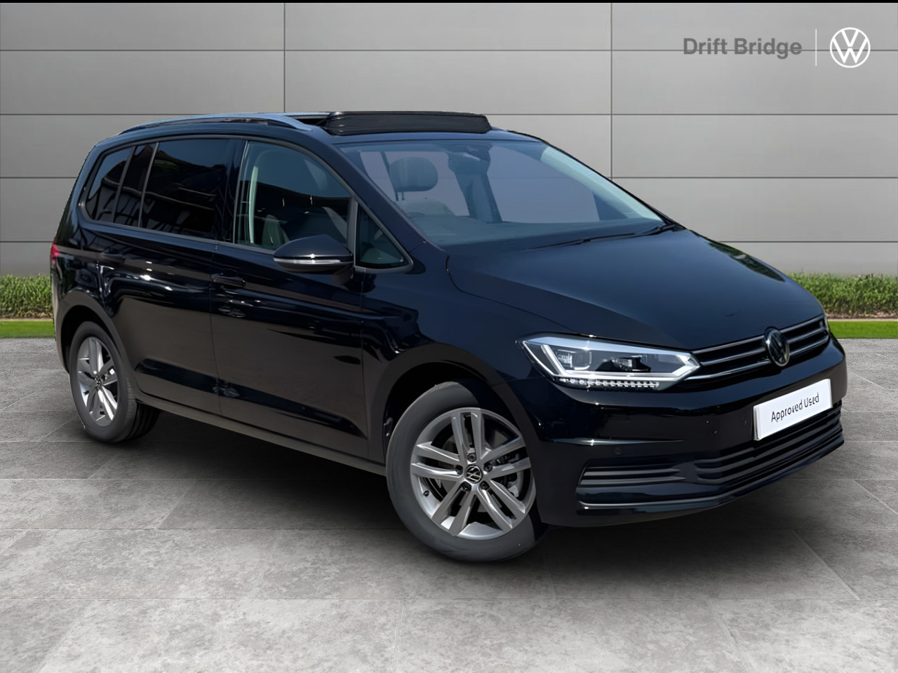 Main listing image - Volkswagen Touran