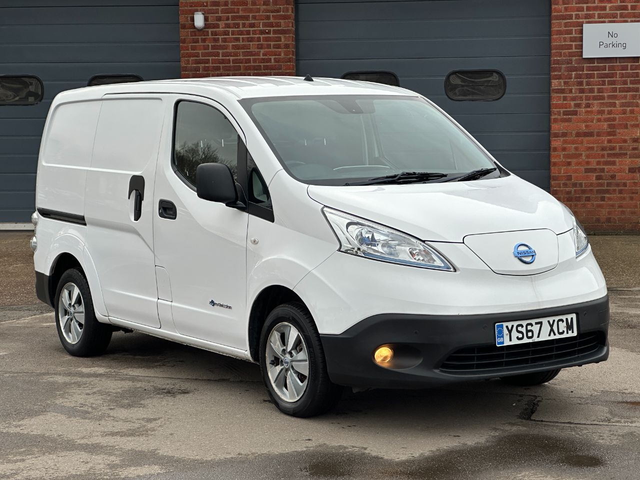 Main listing image - Nissan e-NV200