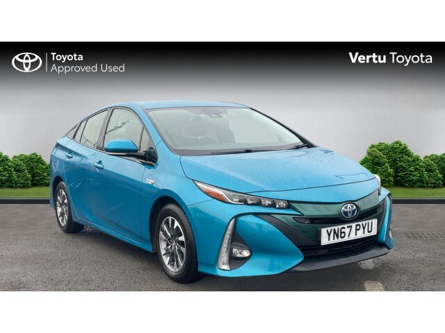 Main listing image - Toyota Prius Plug-In