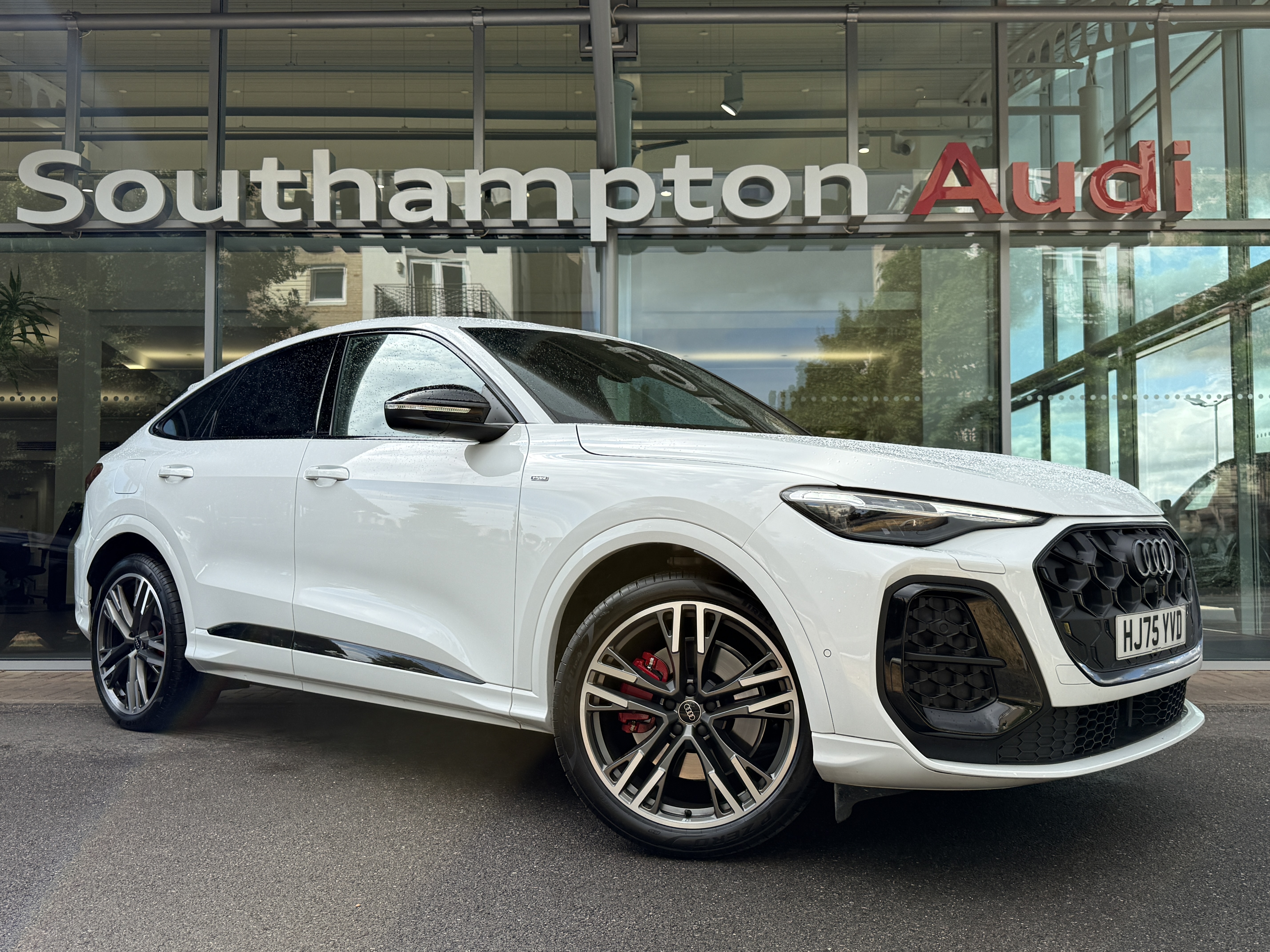 Main listing image - Audi Q5
