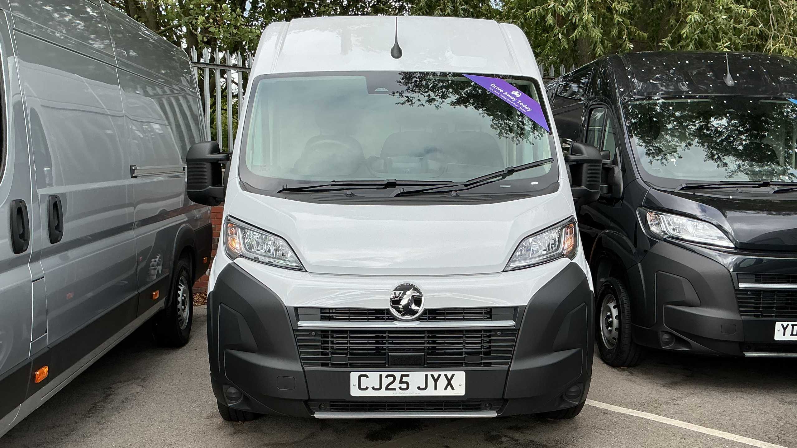 Main listing image - Vauxhall Movano