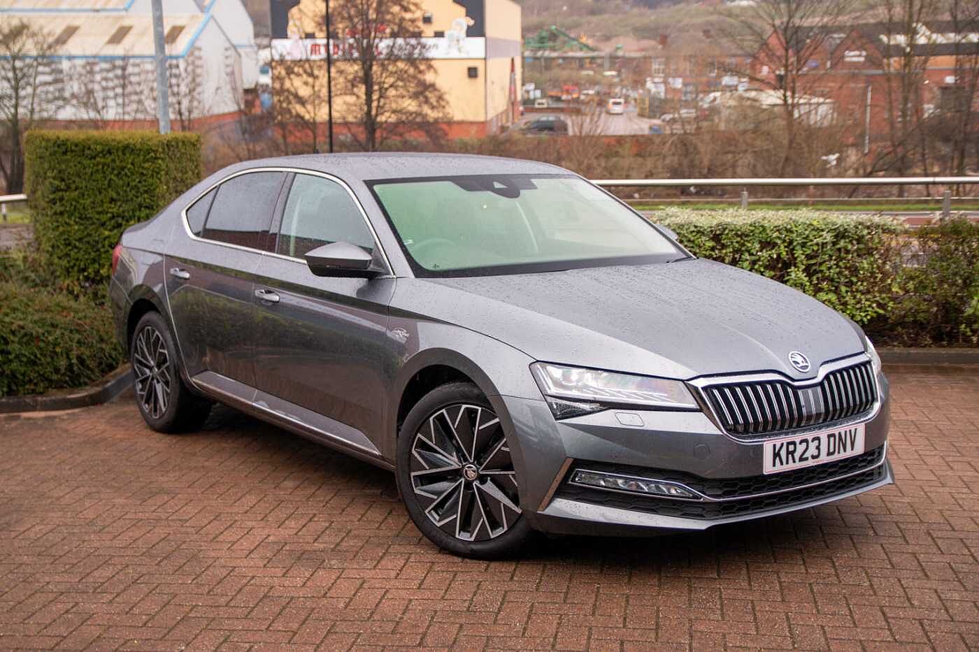 Main listing image - Skoda Superb