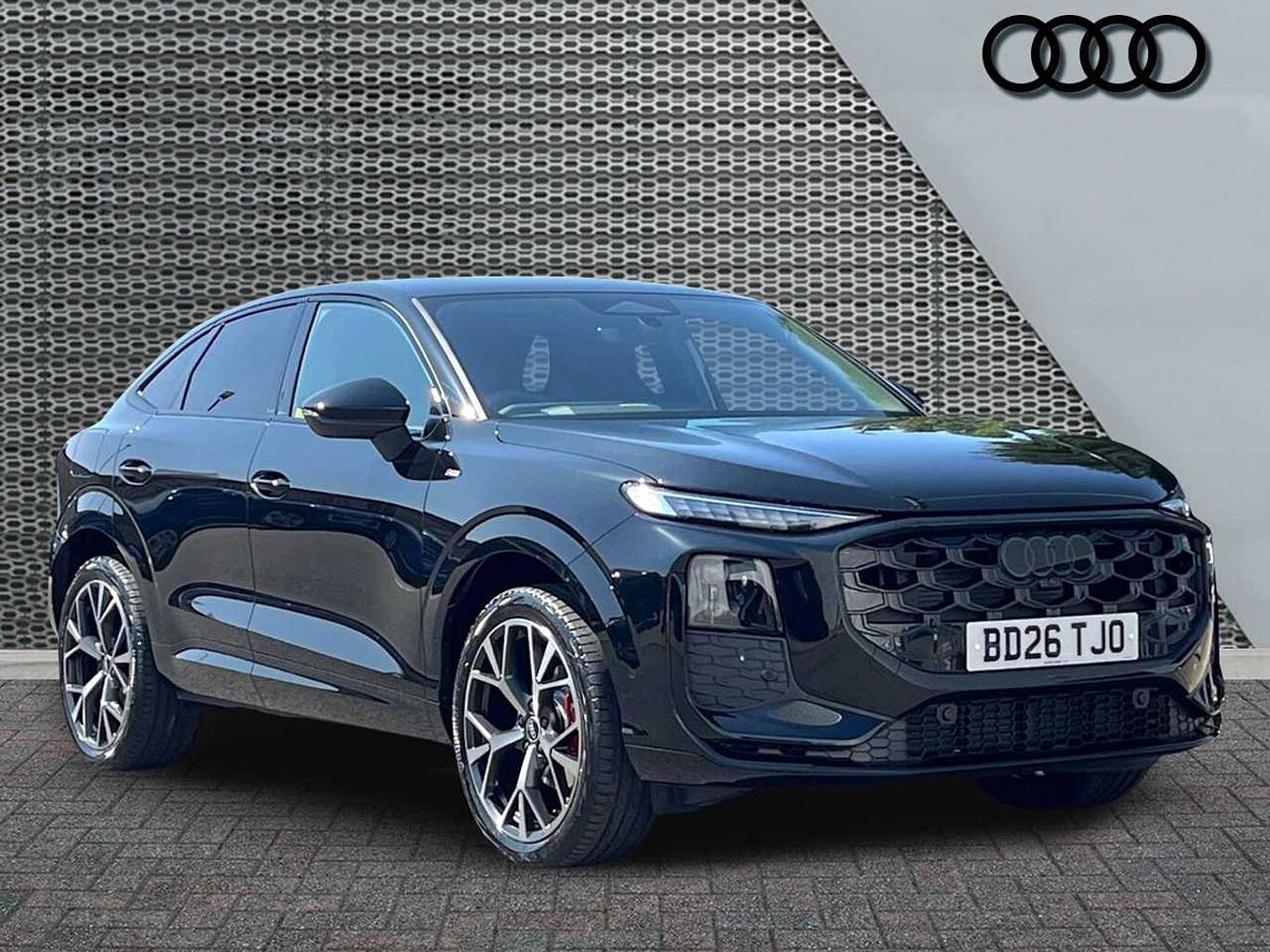 Main listing image - Audi Q3