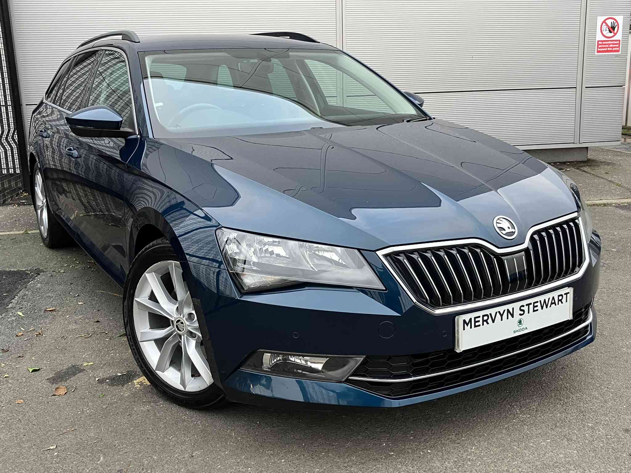 Main listing image - Skoda Superb Estate