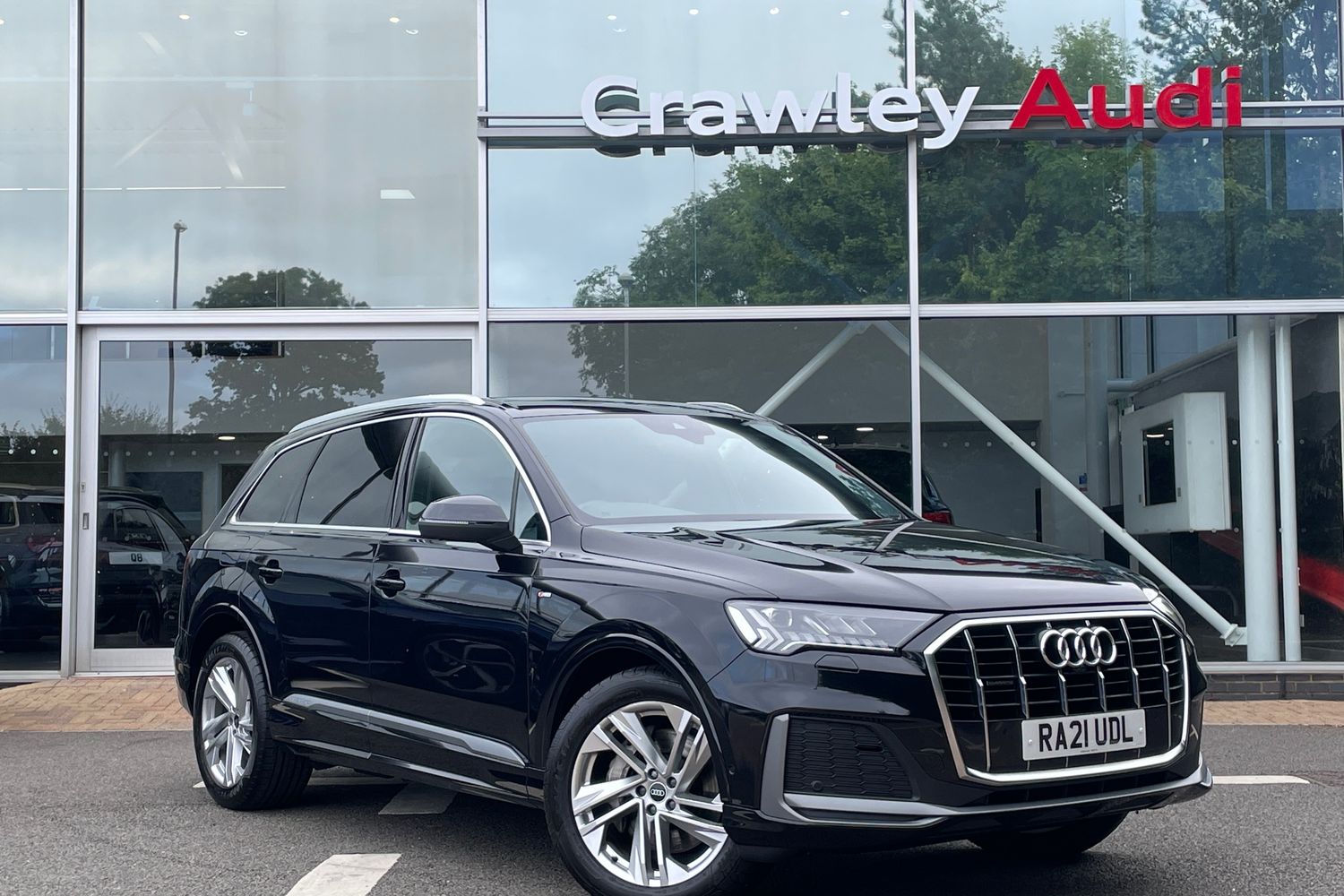 Main listing image - Audi Q7