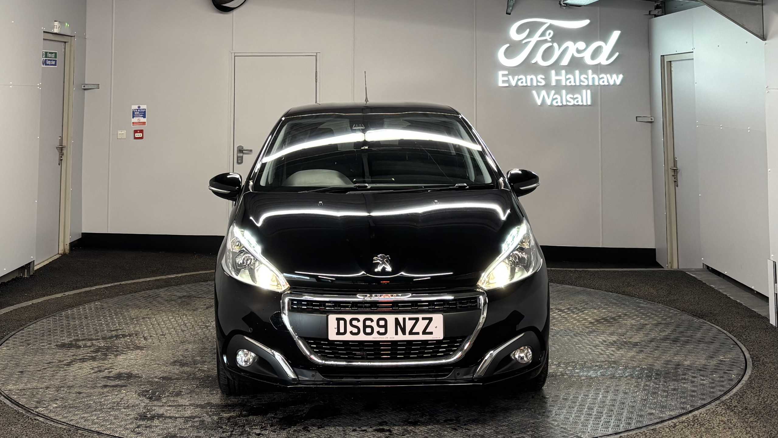 Main listing image - Peugeot 208