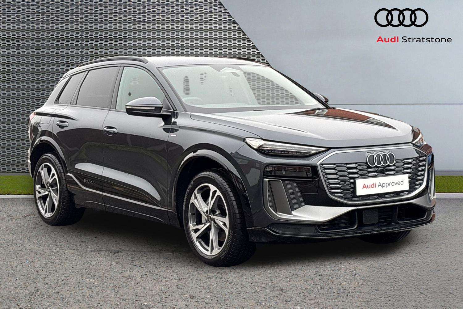 Main listing image - Audi Q6 e-tron