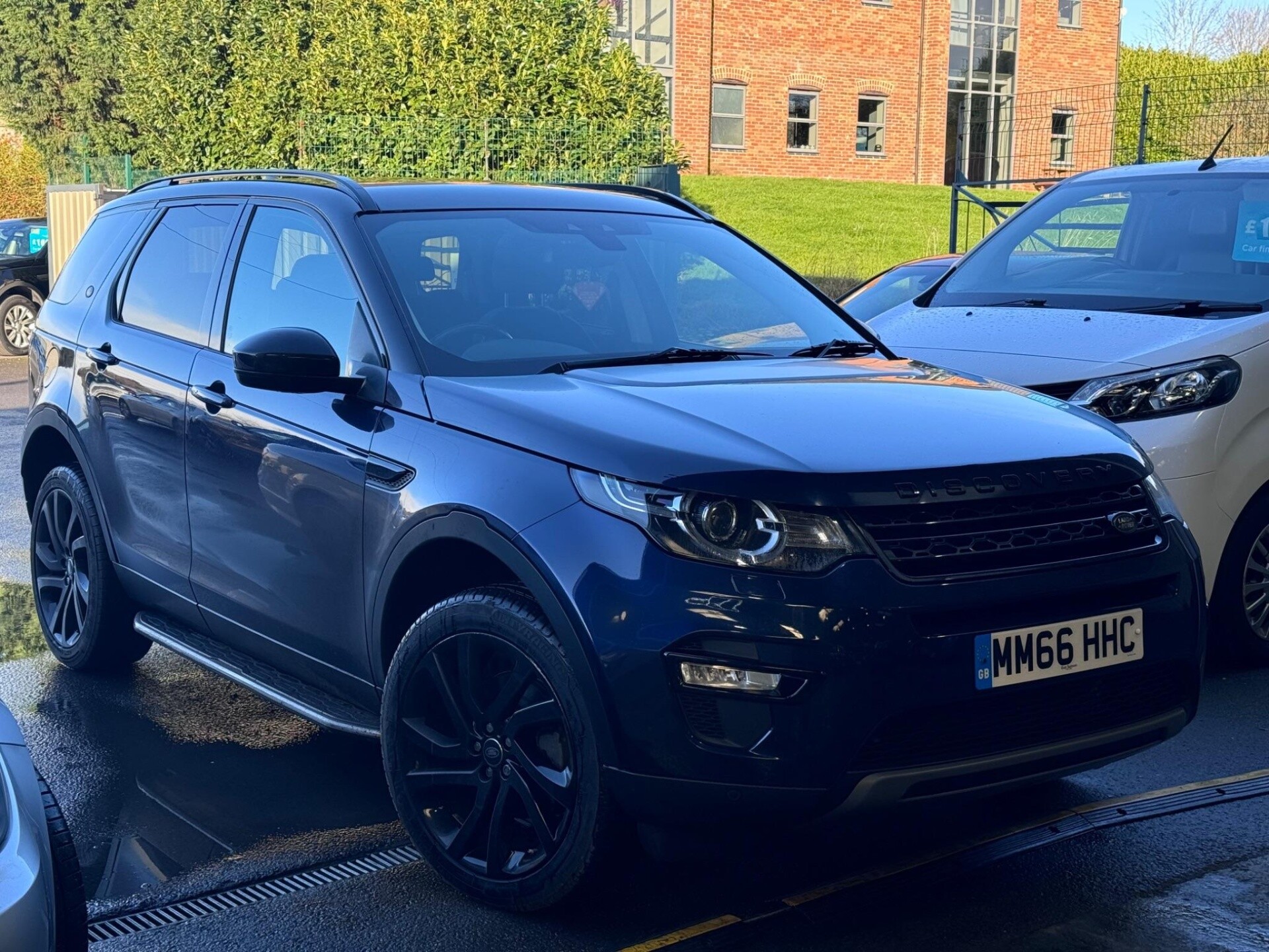 Main listing image - Land Rover Discovery Sport