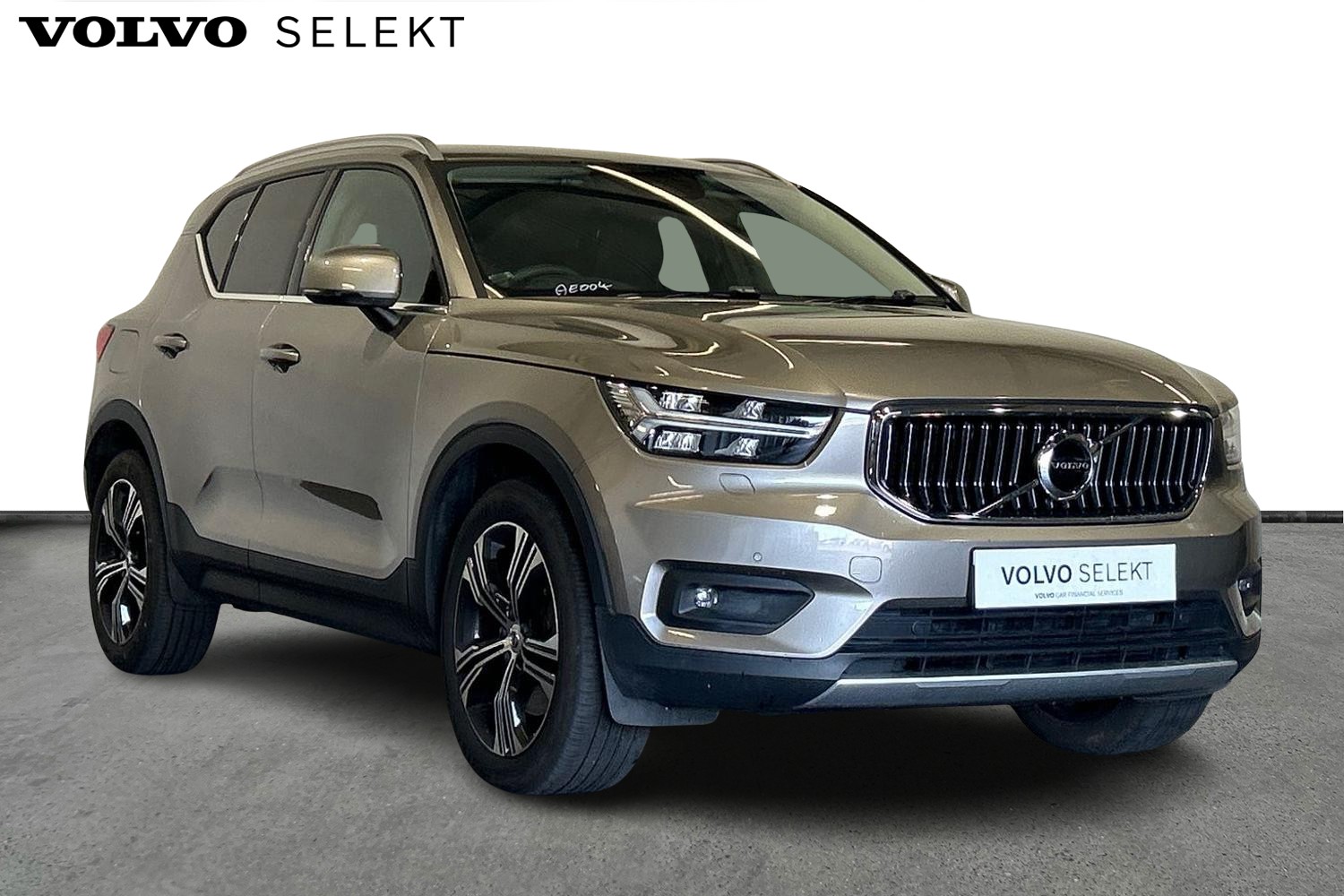 Main listing image - Volvo XC40 Recharge