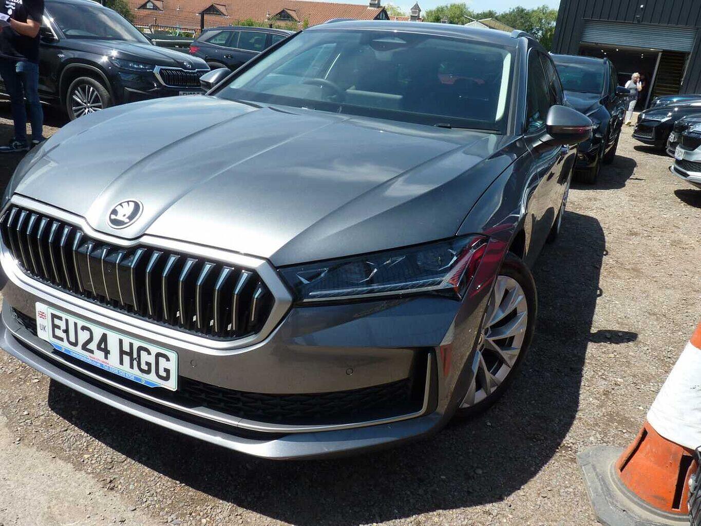 Main listing image - Skoda Superb Estate