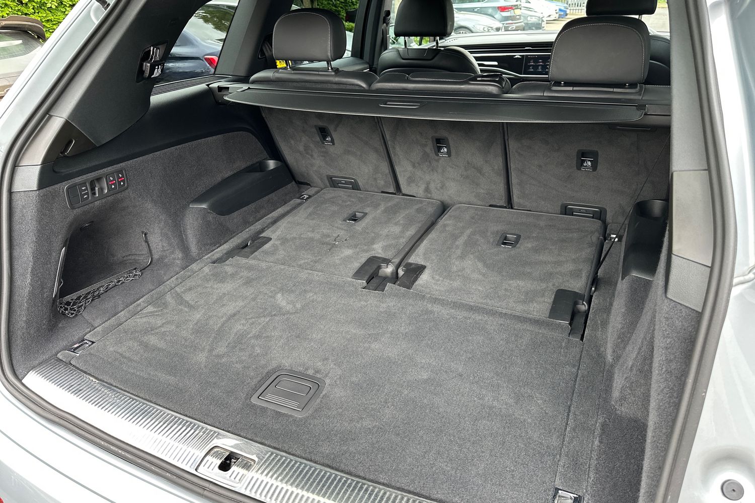 Main listing image - Audi Q7
