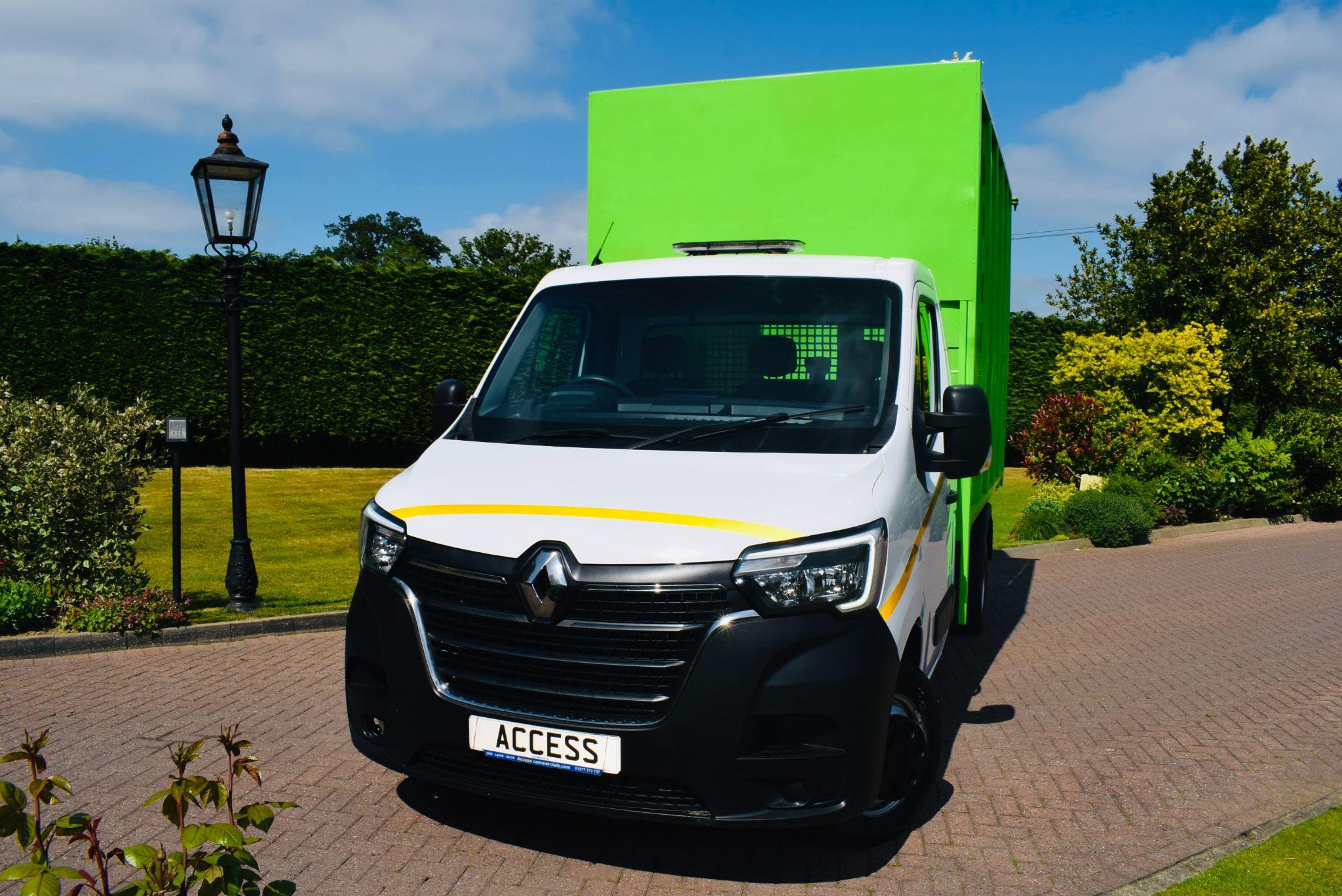 Main listing image - Renault Master