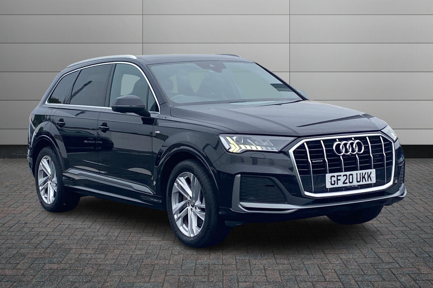 Main listing image - Audi Q7