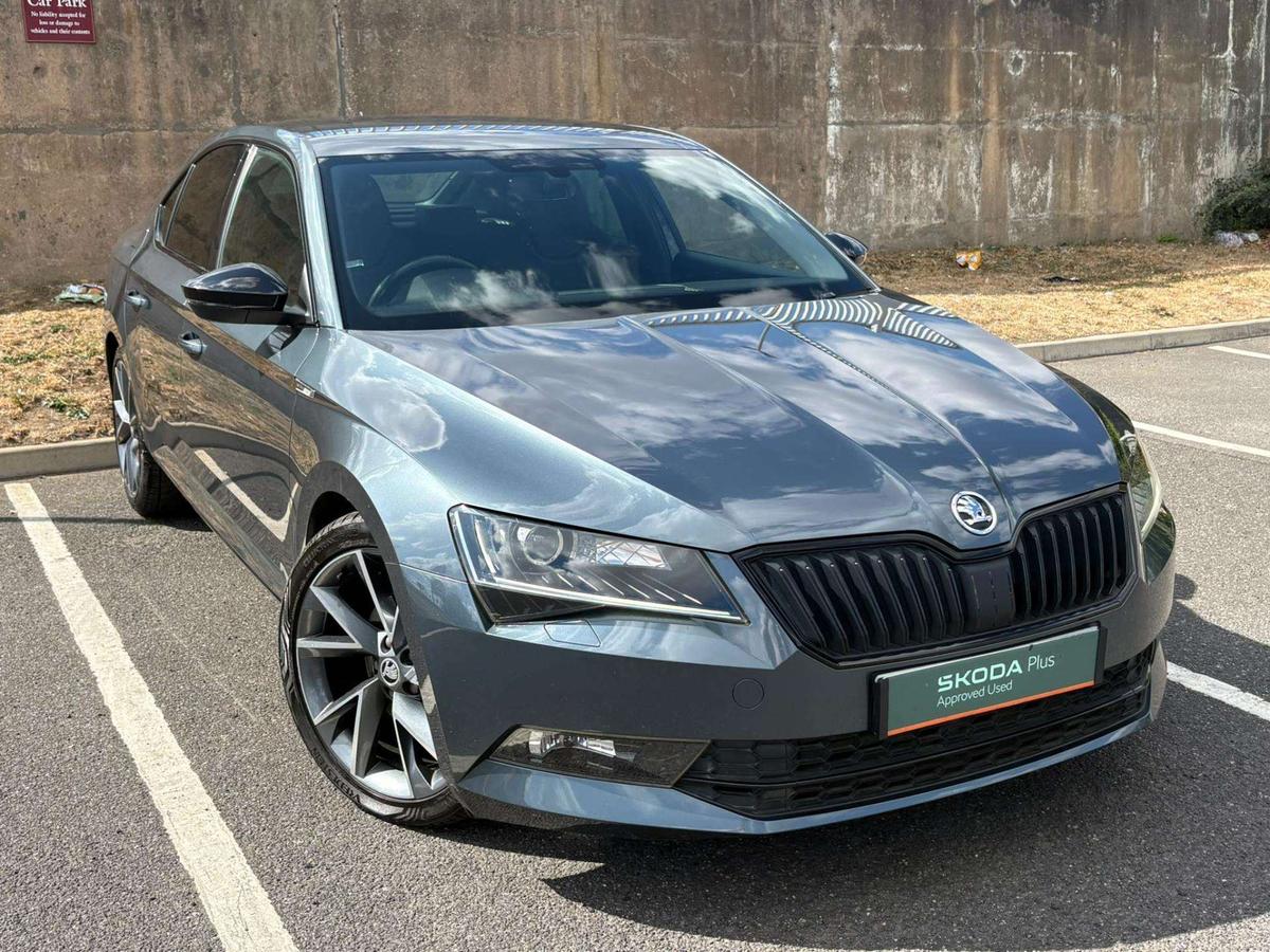 Main listing image - Skoda Superb