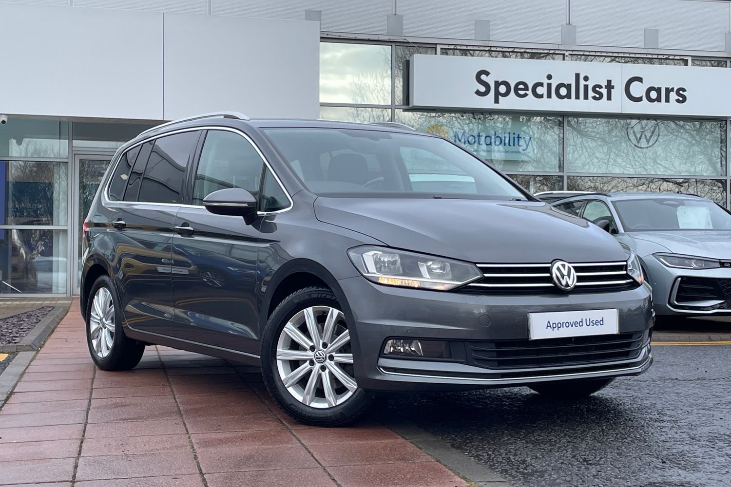 Main listing image - Volkswagen Touran