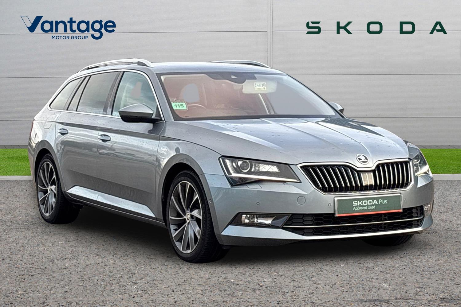 Main listing image - Skoda Superb Estate