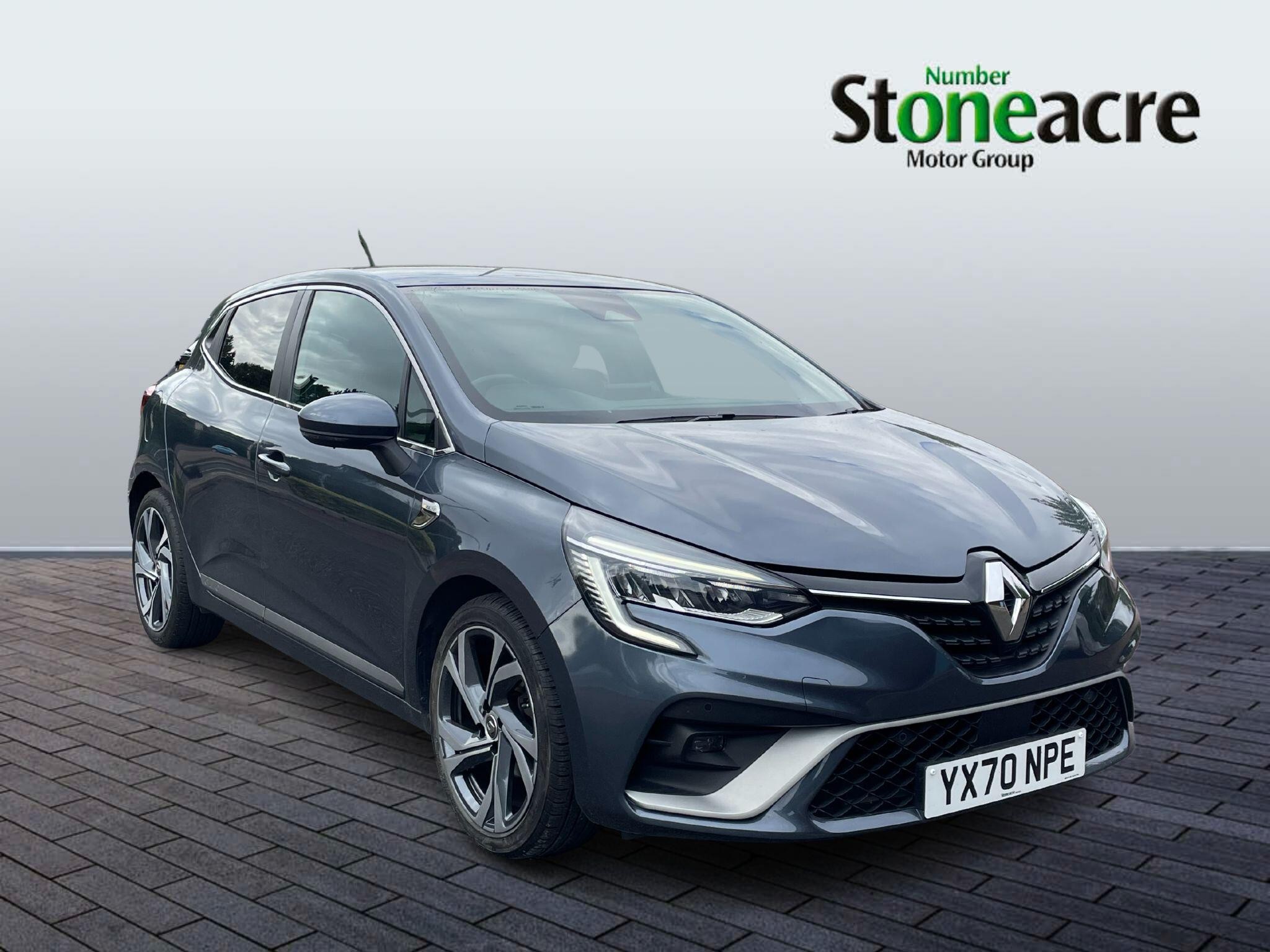 Main listing image - Renault Clio