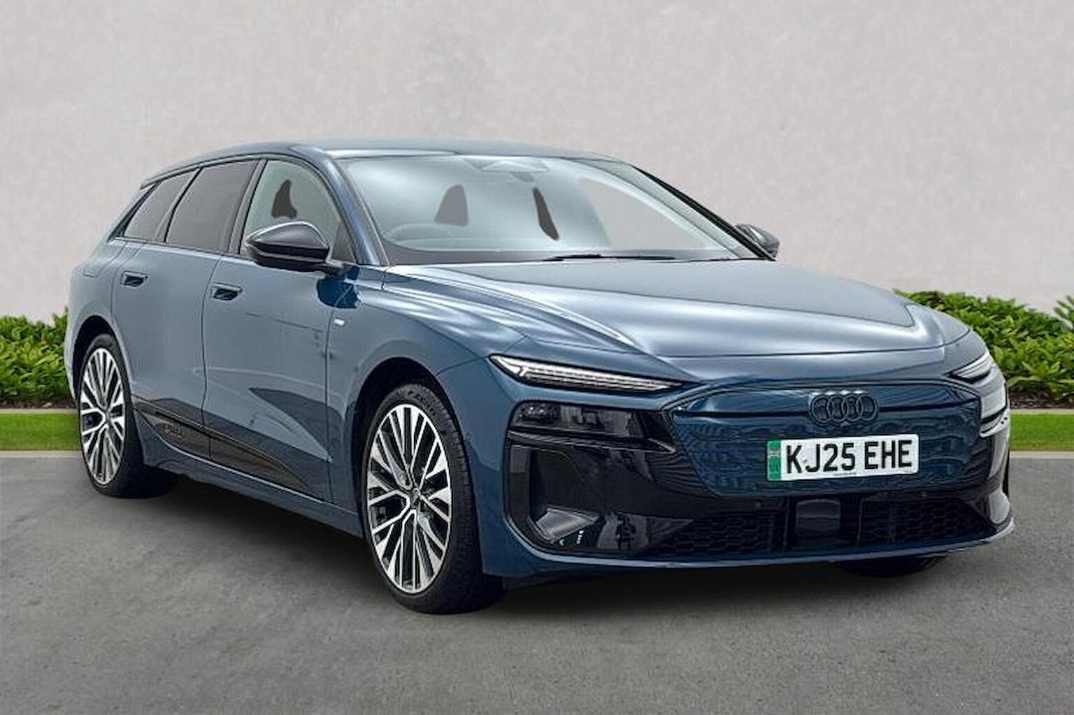 Main listing image - Audi e-tron