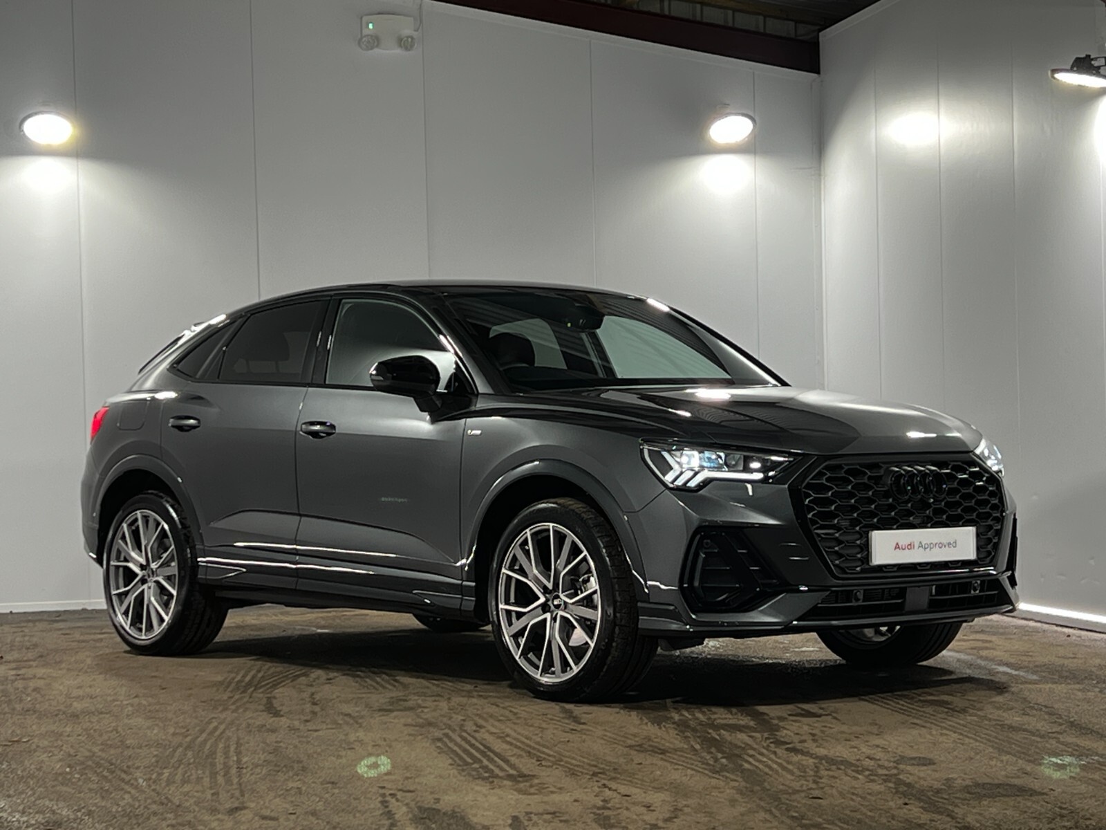 Main listing image - Audi Q3