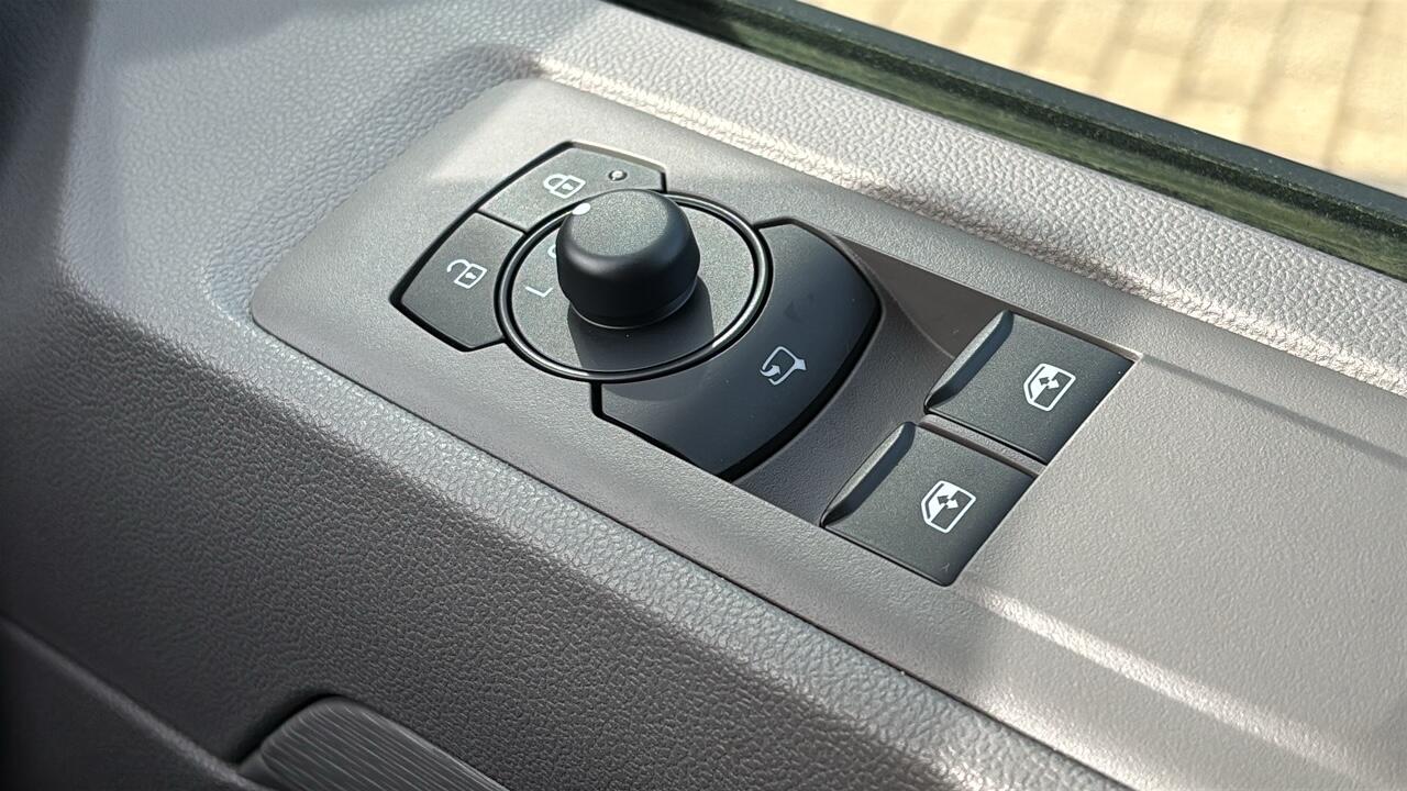 Main listing image - Volkswagen Transporter