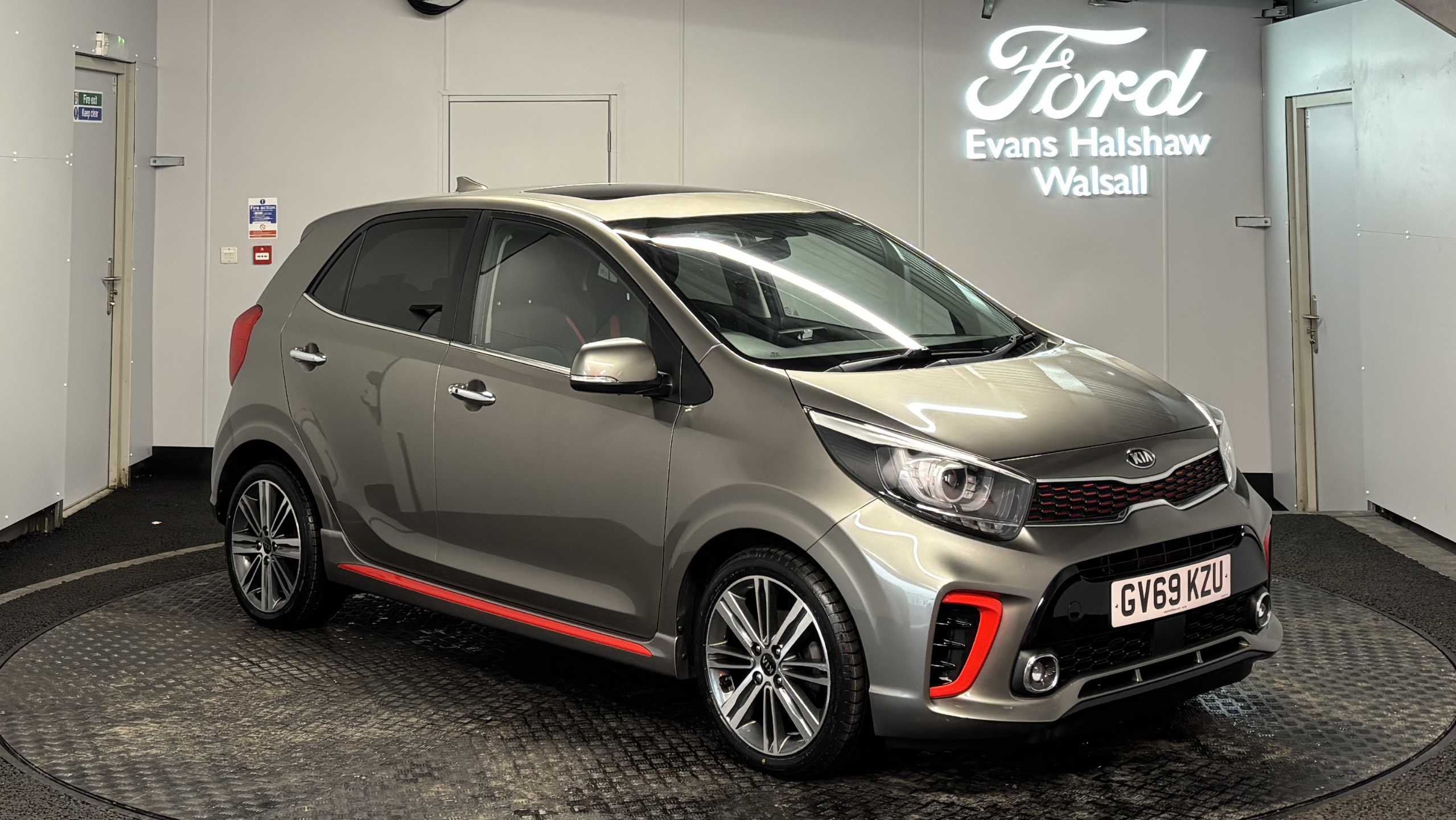Main listing image - Kia Picanto